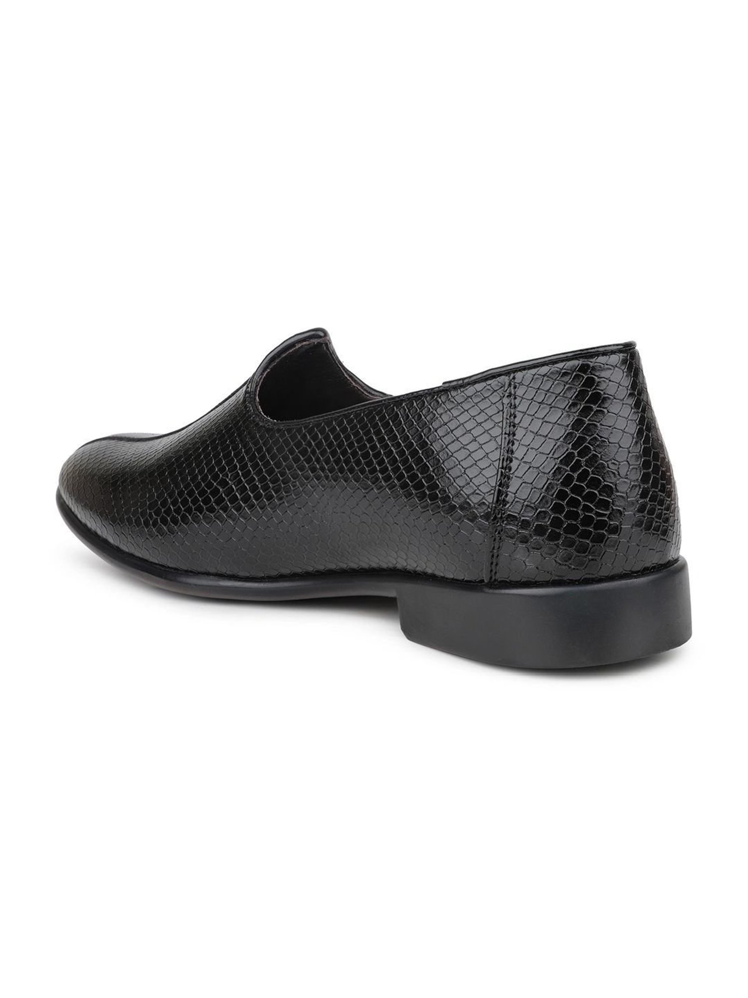 Privo by Inc.5 Men's Black Casual Juttis