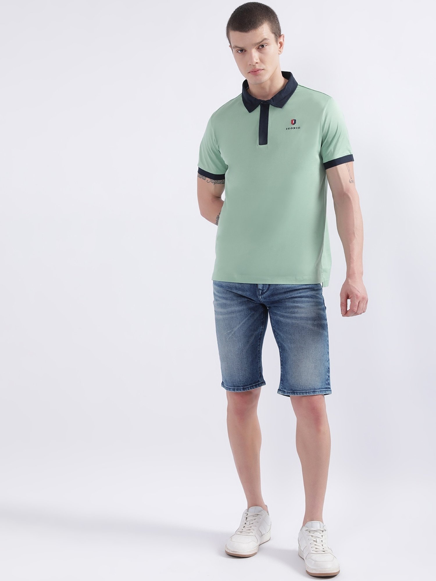 Iconic Men Colourblocked Regular Fit Cotton T-shirt