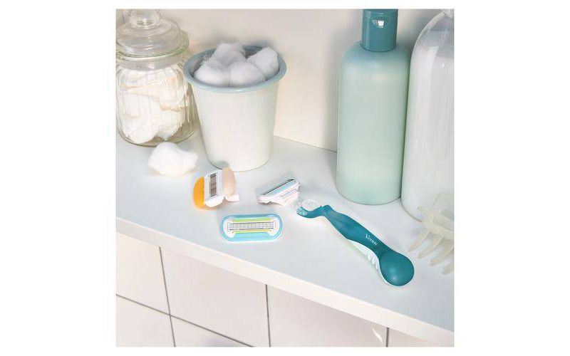 Venus Smooth Women's Razor + 2 Razor Blade Refills