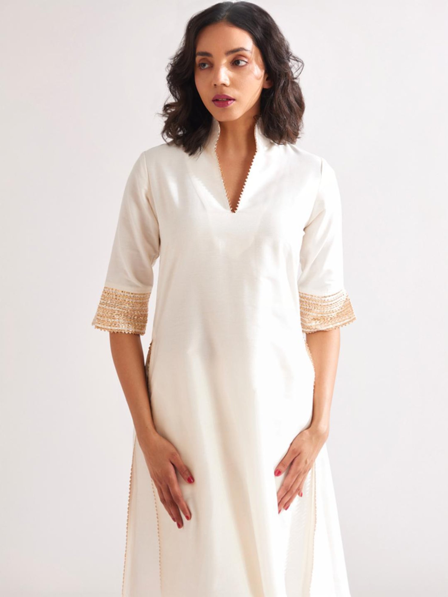 Abhishti White Embellished Straight Kurta
