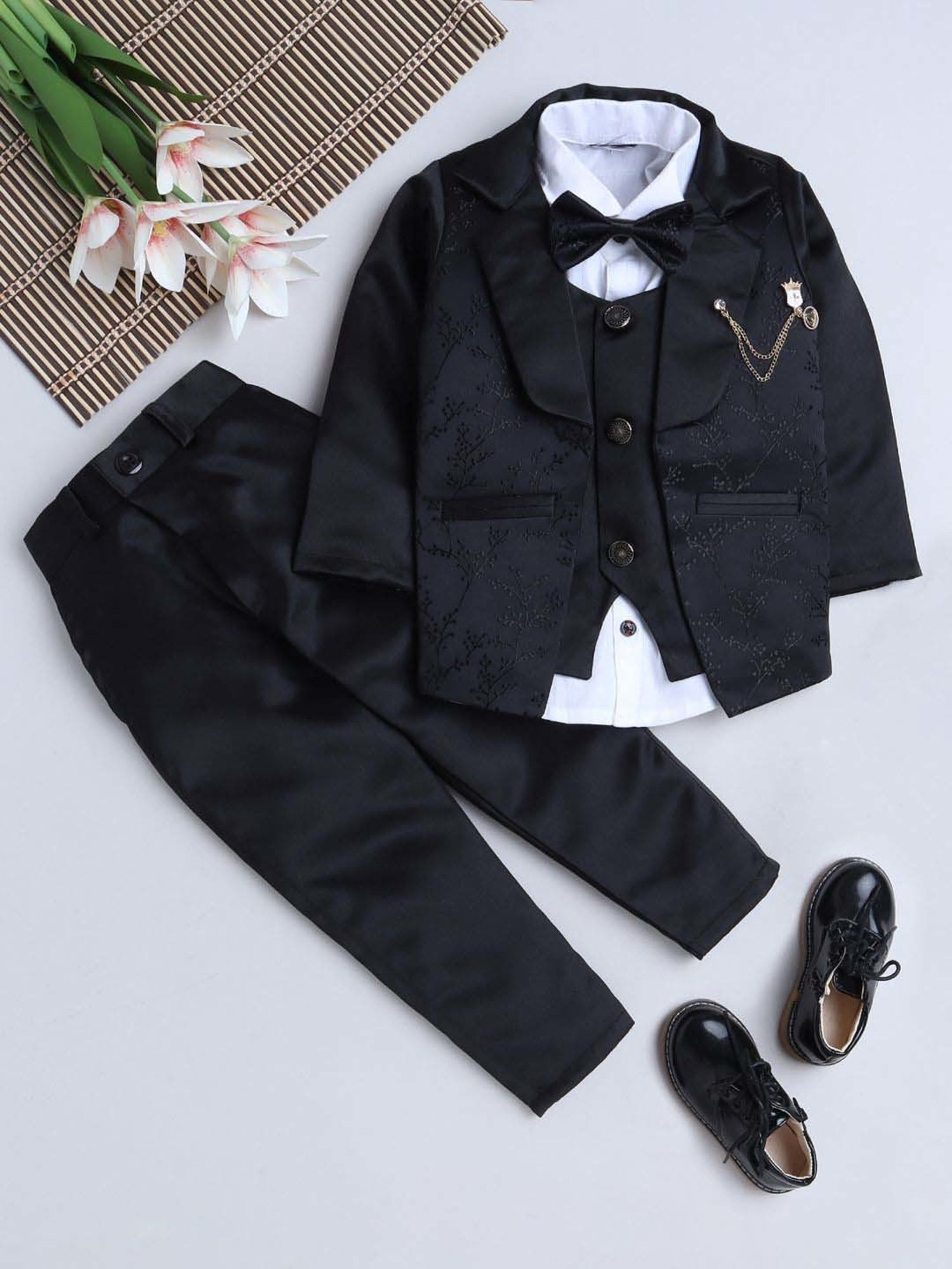 Fourfolds Boys Black Solid Full Sleeves Clothing Set