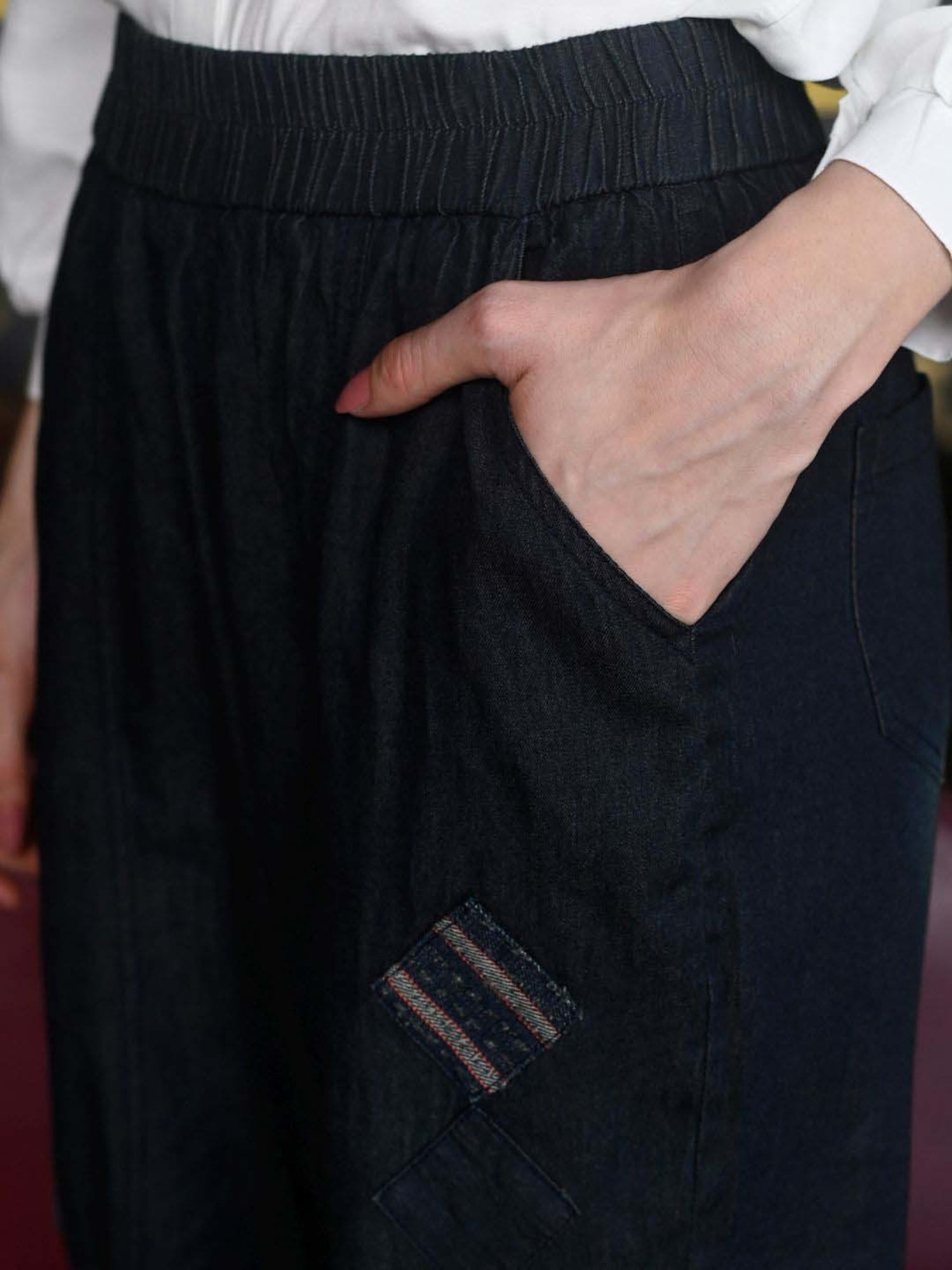 Odette Black Mid Rise Cropped Pants