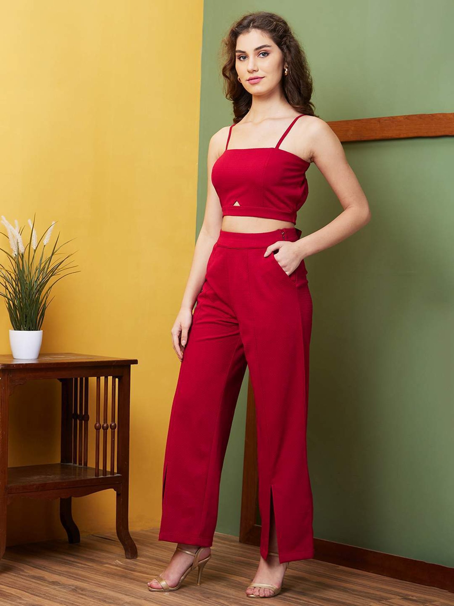 Globus Red Square Neck Crop Top Pants Set