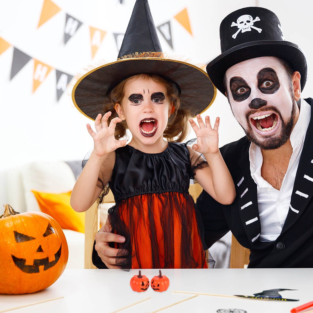 16pcs Halloween Props Plastic Pumpkin Ornaments Emulational Pumpkin (Orange)