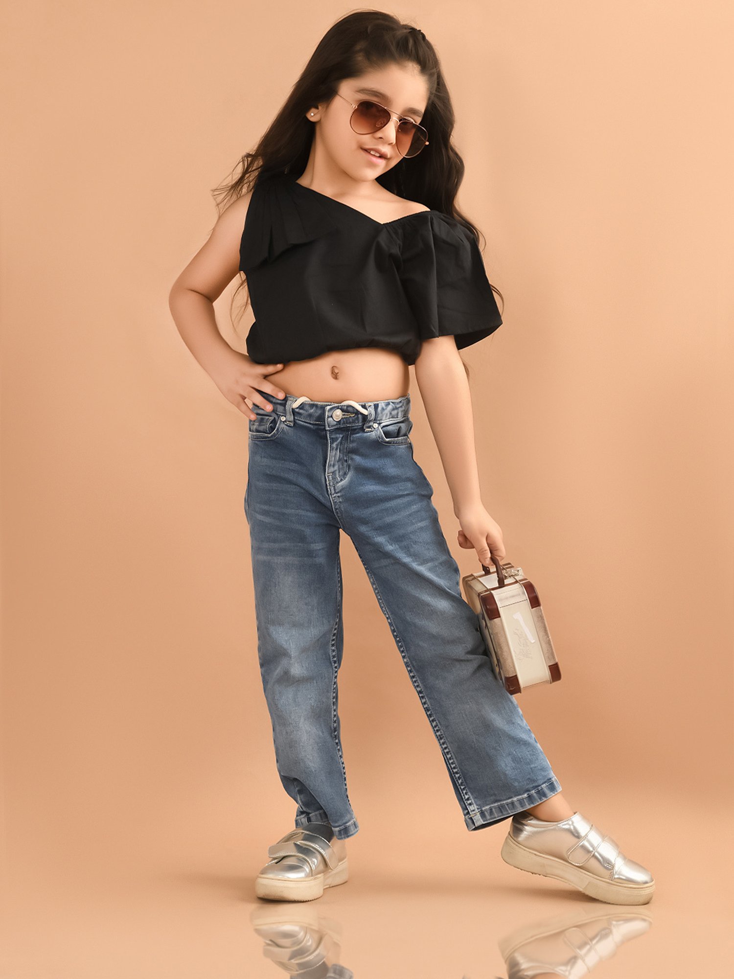 LilPicks Kids Black Solid Crop Top