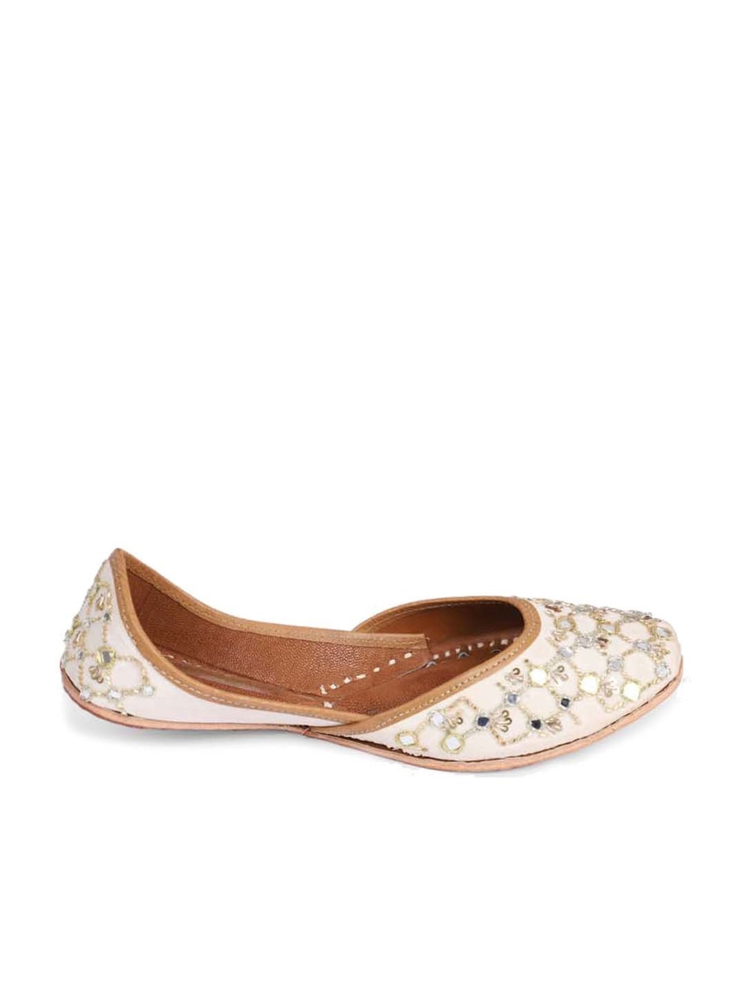 Glam Story Women's Cream Ethnic Juttis