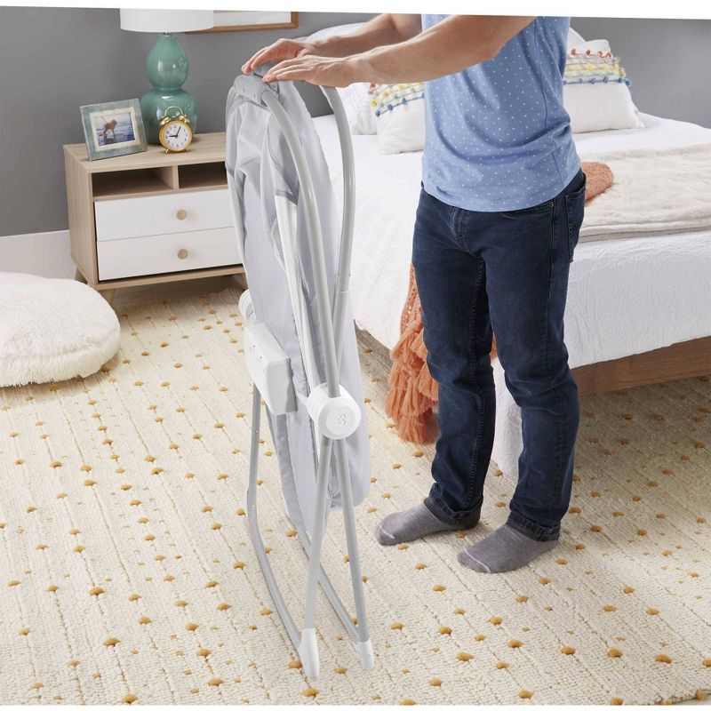 Simmons Kids' Silent Auto Gliding Deluxe Bassinet - Embossed Paisley