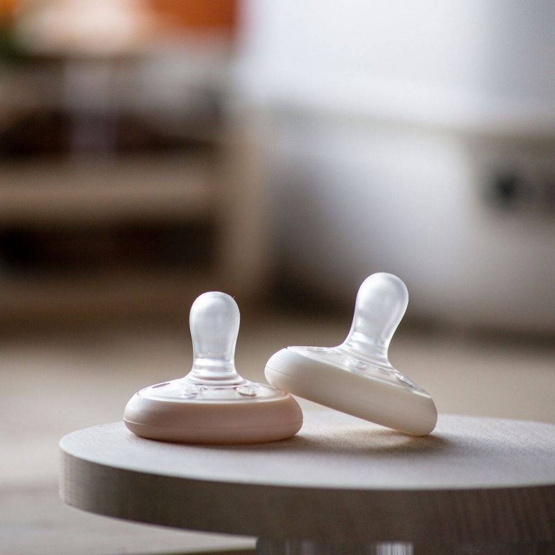 Tommee Tippee 2pk Breast Like Soother 0-6 Months - Blush/Moonbeam