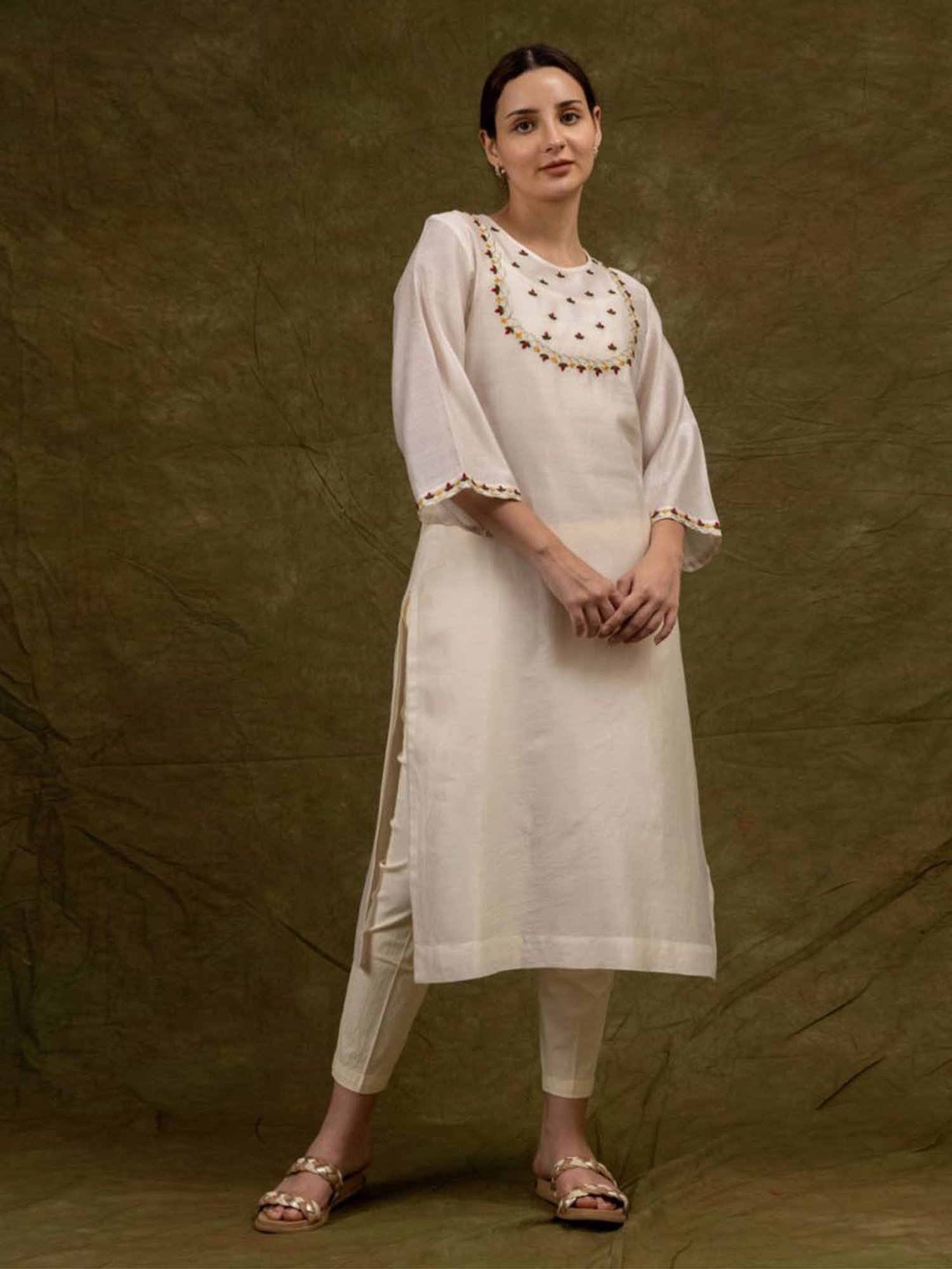 Mushio Off White Tenera Hand Embroiderd Chanderi Silk Kurta With Slip