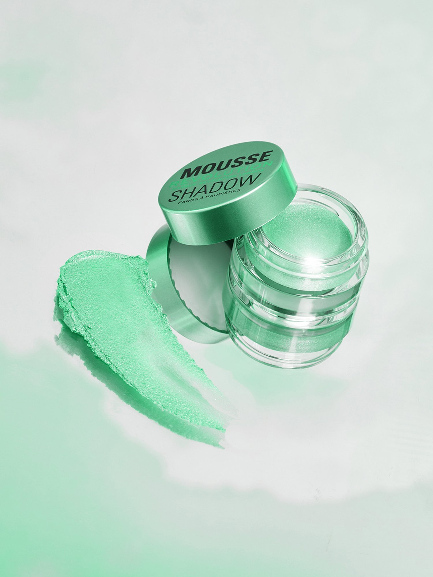 Makeup Revolution Mousse Shadow Emerald Green - 4 gm