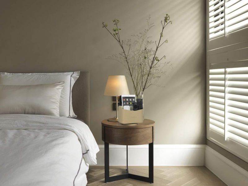 Ostrich PU leather Media Storage Spinning Remote Controller Holder, Remote Control Holder Organizer, Remote Caddy with Beautiful Defined Pattern, Makeup Brush Holder, Beige, 7.3x 5.5 x 6 inches