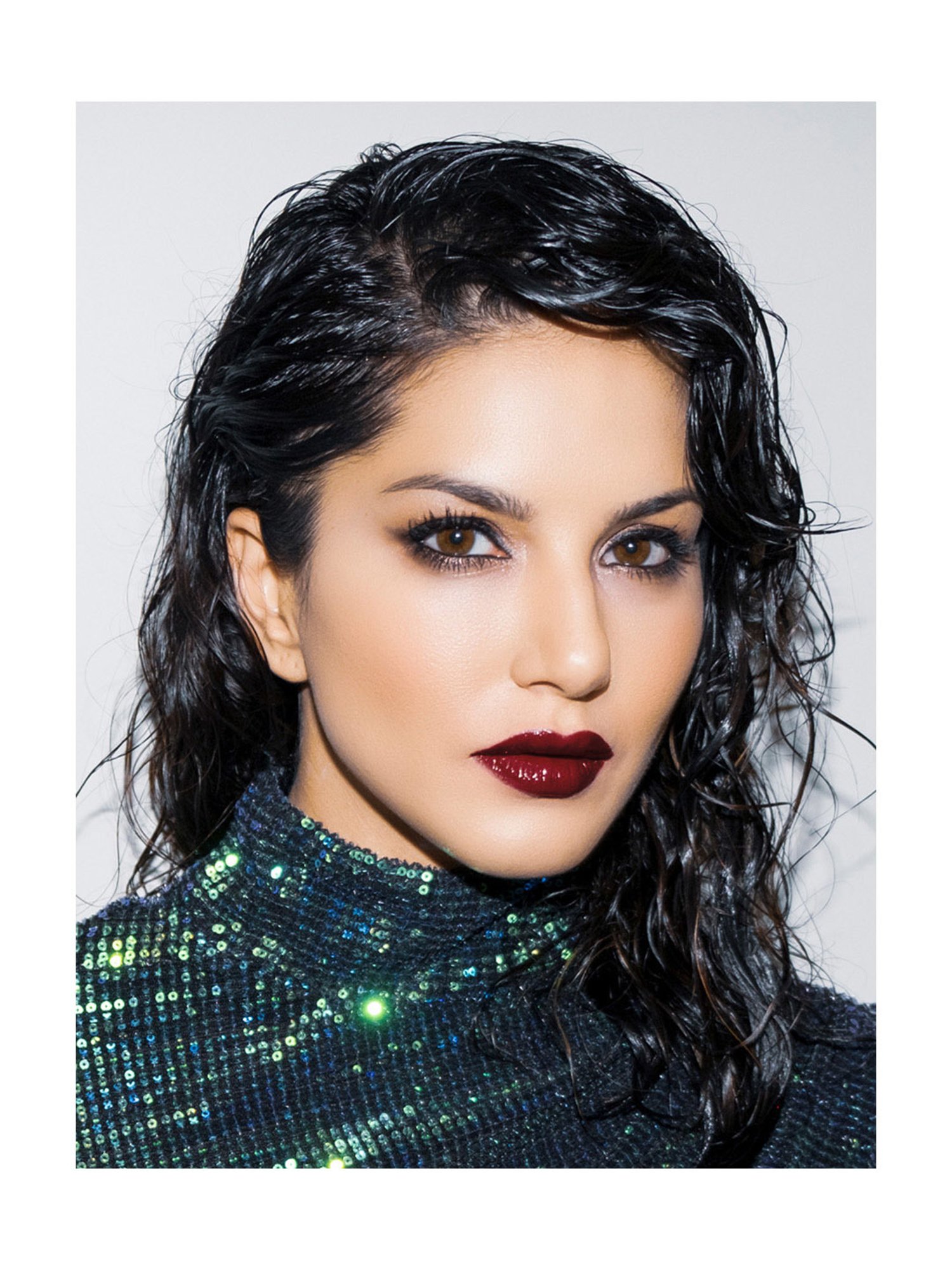 Star Stuck By Sunny Leone Matte Lip Color Liquid Lip Color & Lip Liner Midnight Twinkle