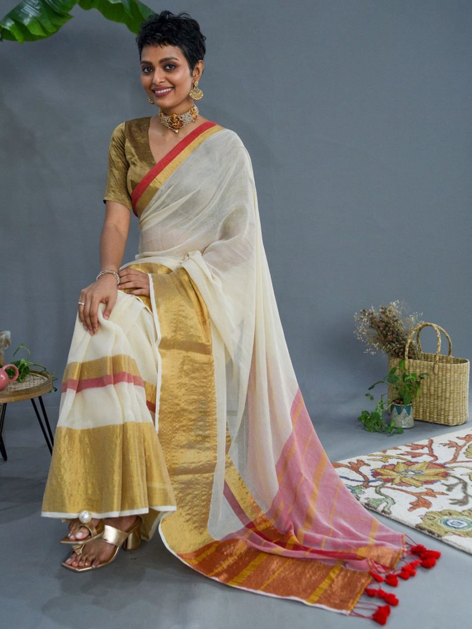 Suta Off-White Cotton Saree Without Blouse