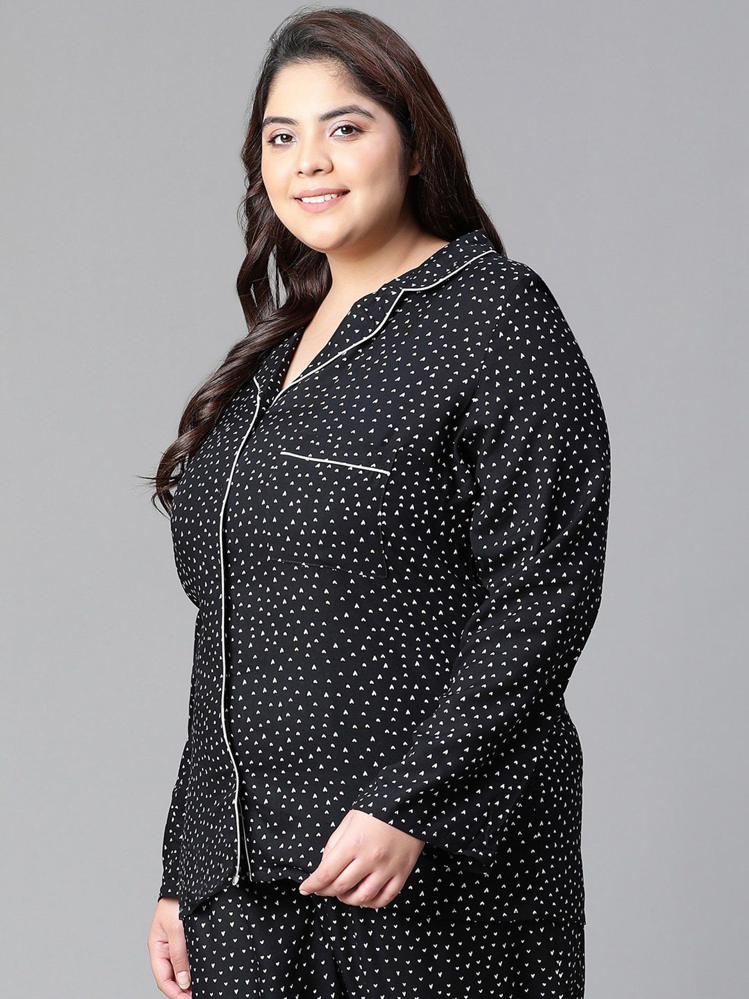 Oxolloxo Black & White Viscose Rayon Printed Night Shirt