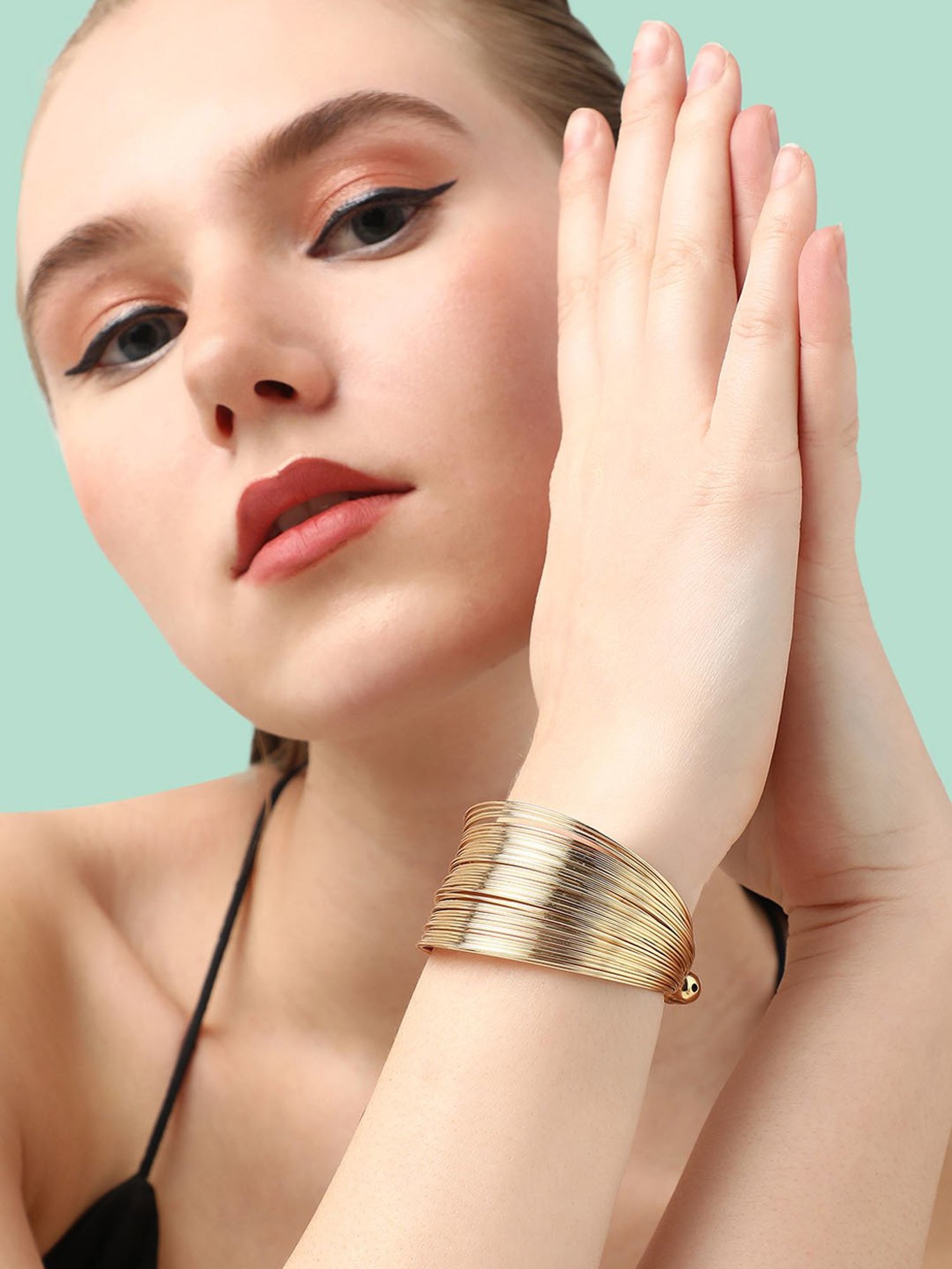 SOHI Gold Plated Party Designer Bracelet For Women