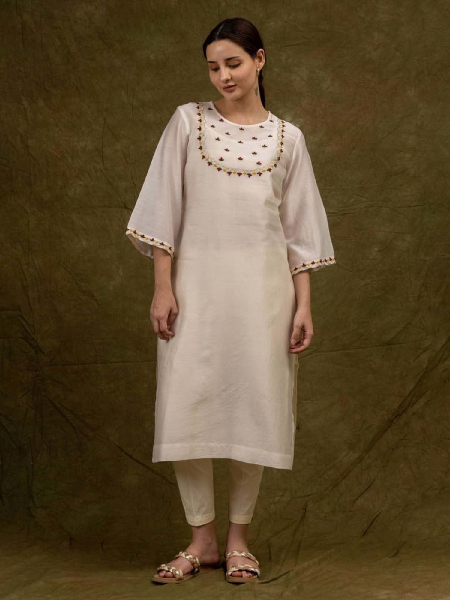 Mushio Off White Tenera Hand Embroiderd Chanderi Silk Kurta With Slip