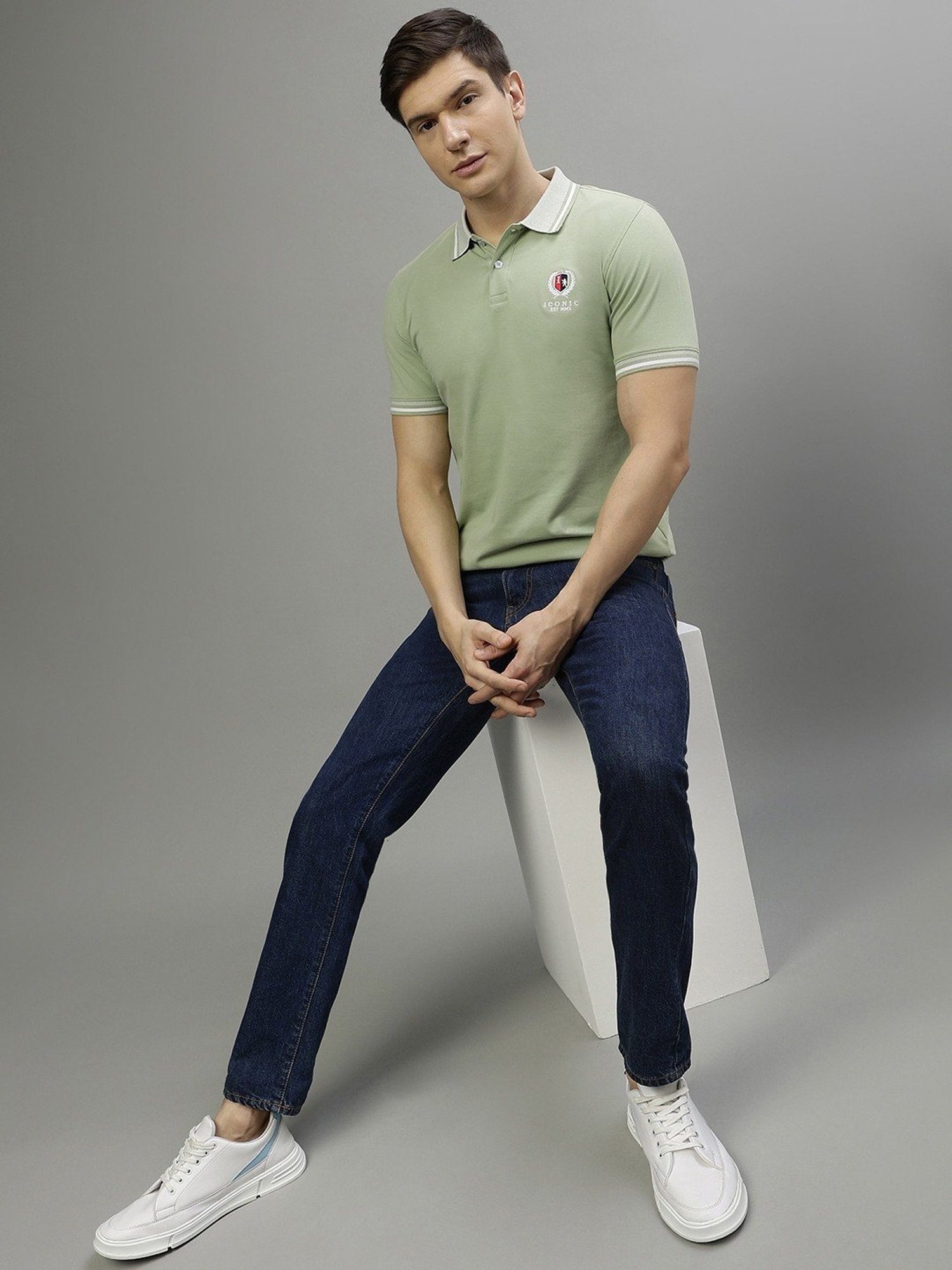 Iconic Men Solid Regular Fit Cotton T-shirt