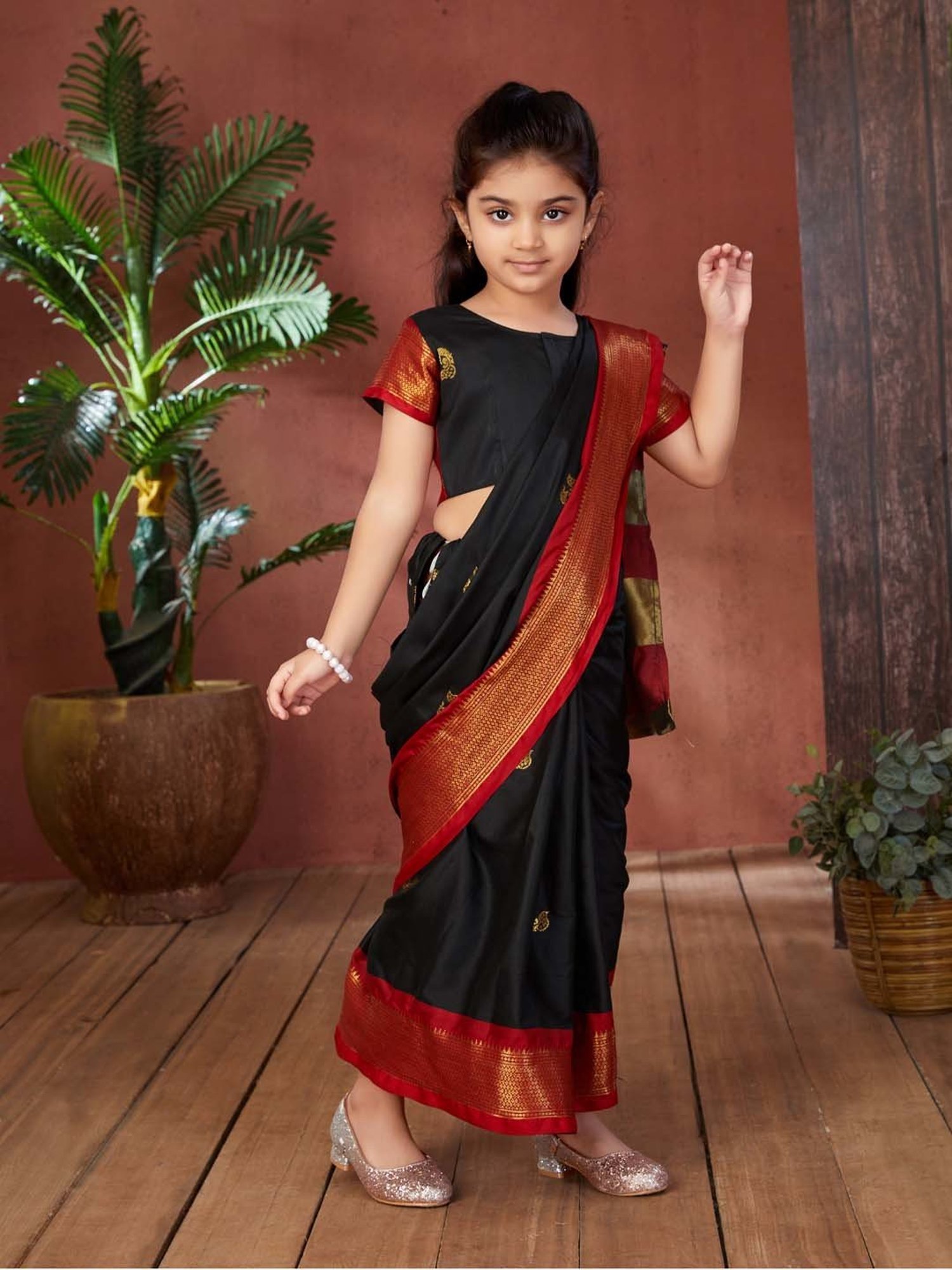 LilPicks Kids Green & White Regular Fit Saree