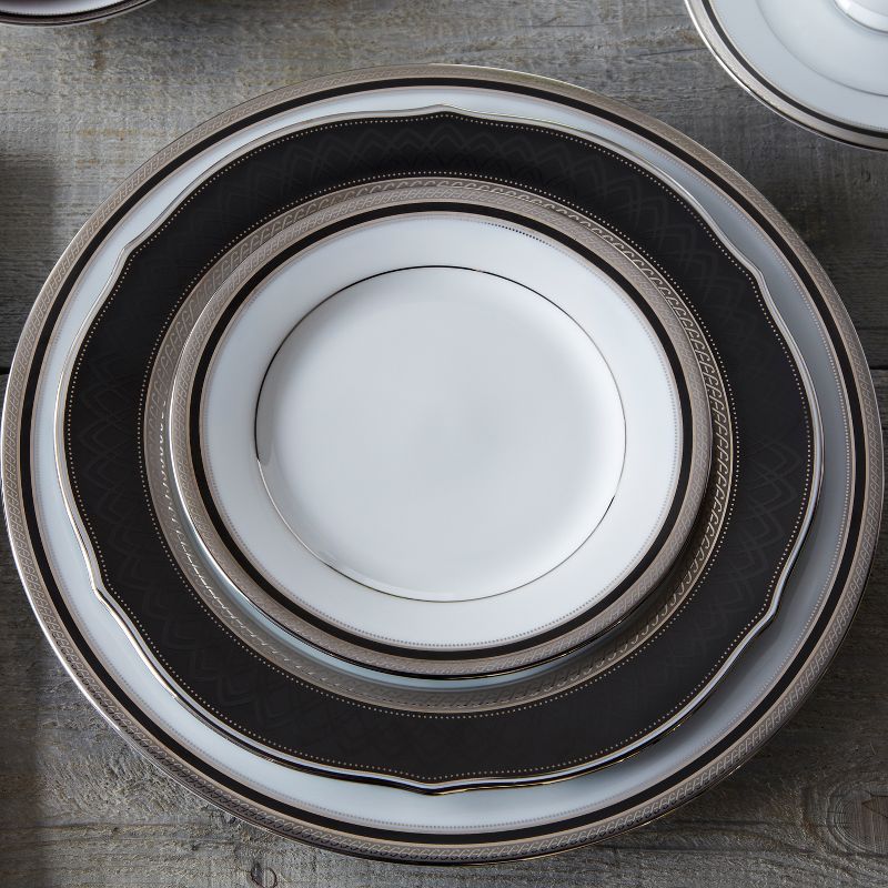 Noritake Austin Platinum Scalloped Accent Plate