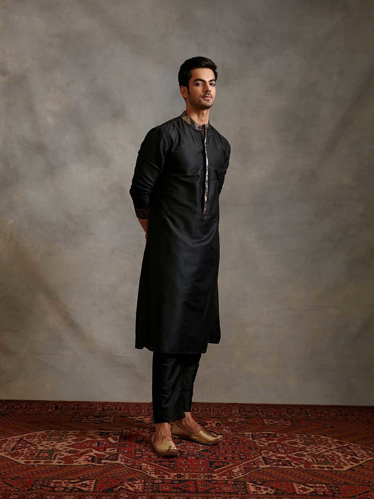 Abhishti Black Regular Fit Banarasi Zari Detail Buttoned Down Kurta