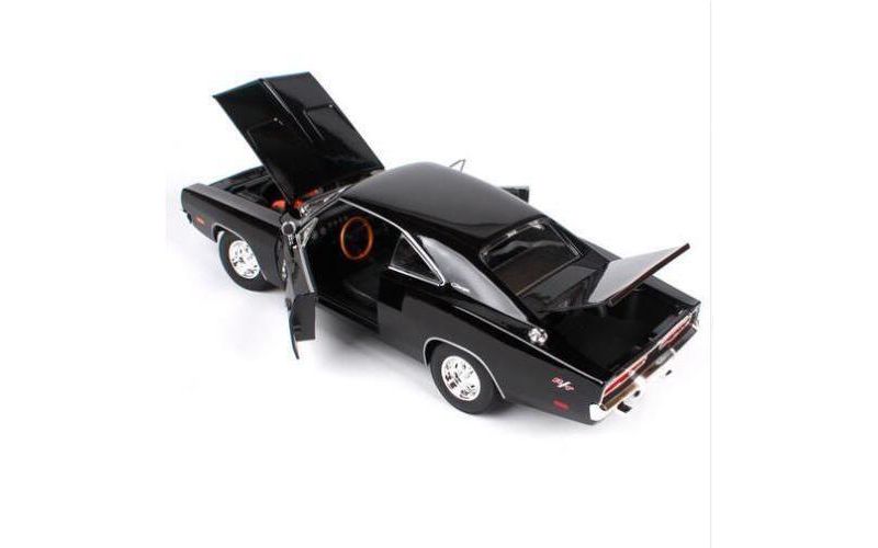 Porsche Macan Turbo Red 1/24 Diecast Model Car by Welly