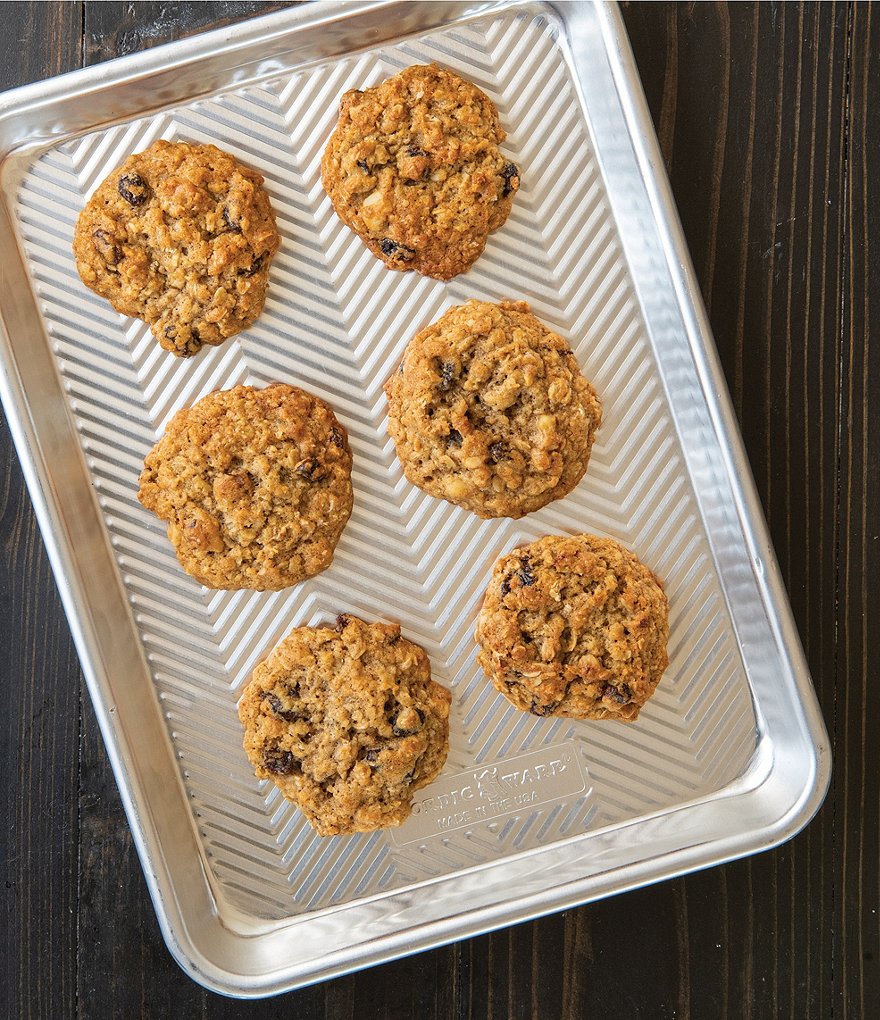 Nordic Ware Prism Quarter Sheet, Metallic