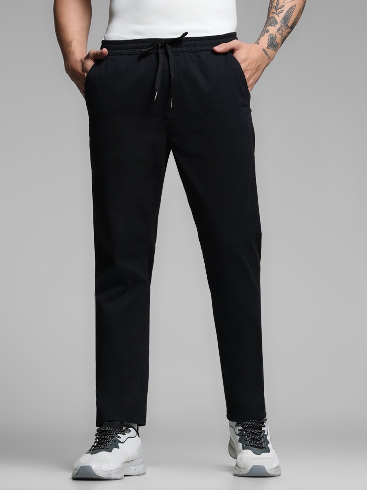 Jack & Jones Black Cotton Regular fit Solid Chinos