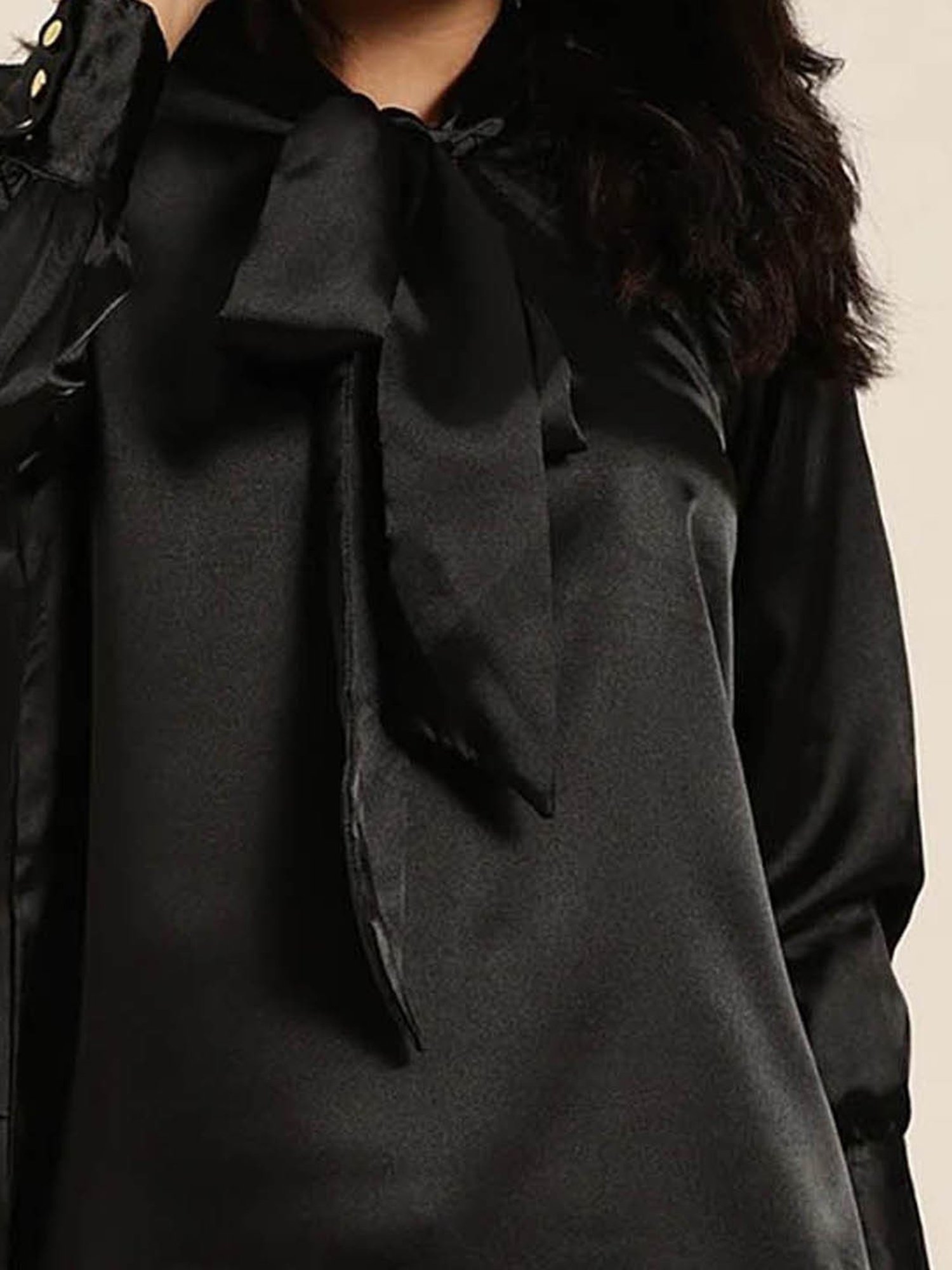 Qurvii Black Regular Fit Top