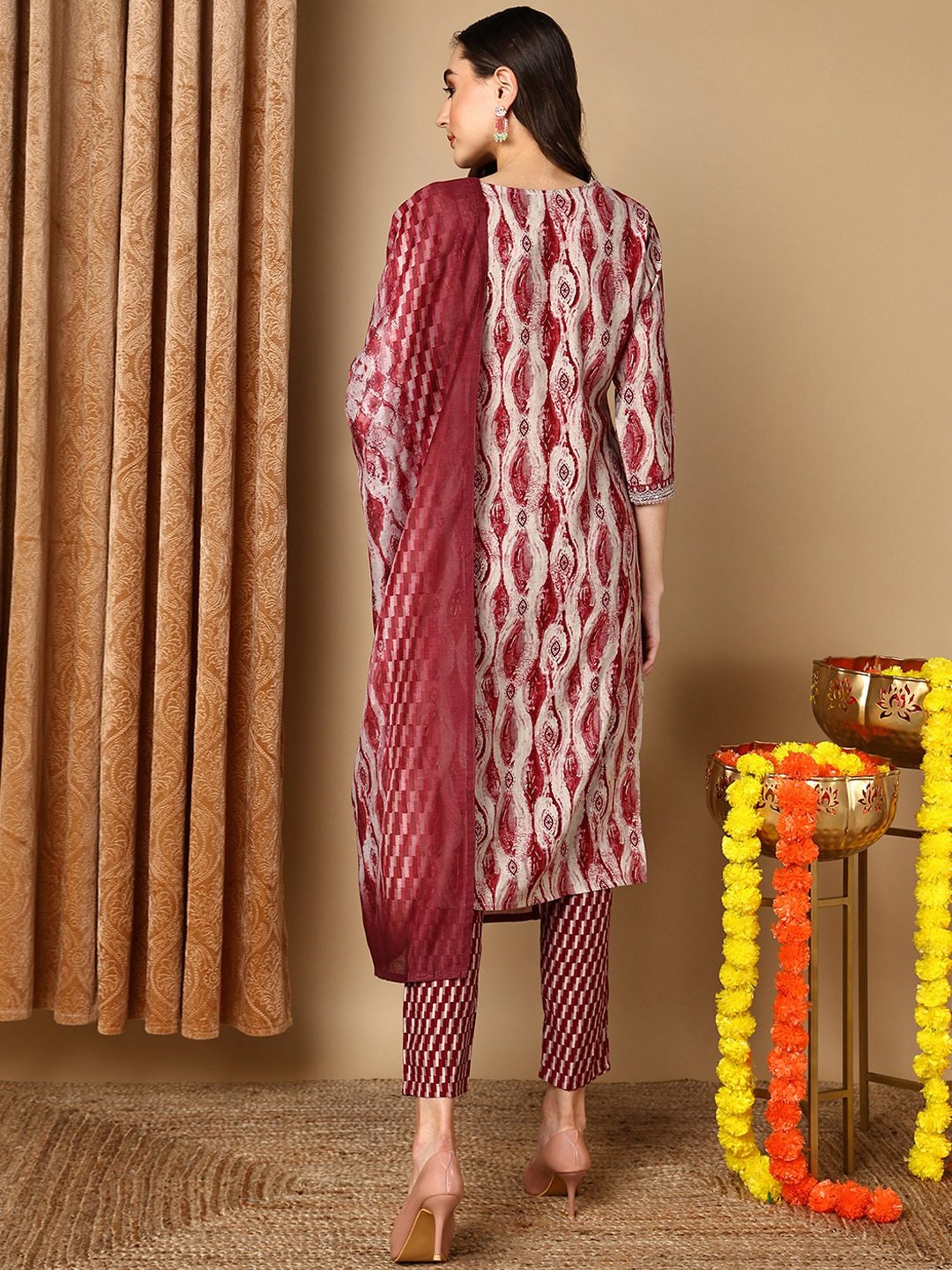Vaamsi Grey & Maroon Cotton Printed Kurta With Pant & Dupatta