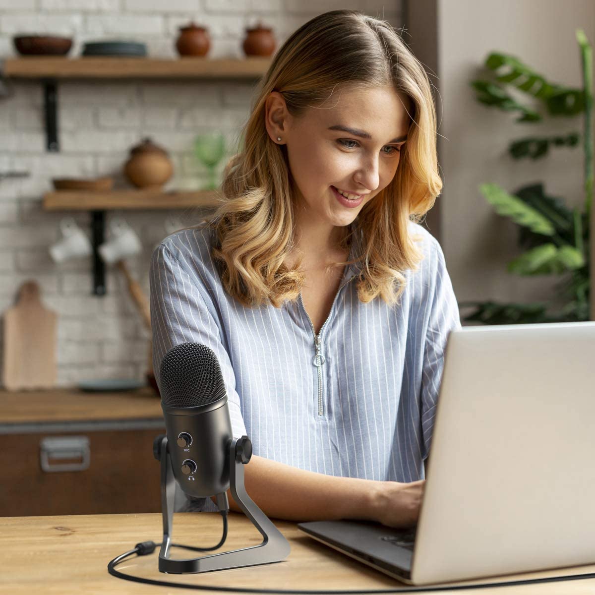 FIFINE USB Podcast Microphone for Recording Streaming on PC and Mac,Condenser Computer Gaming Mic for PS4.Headphone Output&Volume Control,Mic Gain Control,Mute Button for Vocal,YouTube.(K678)