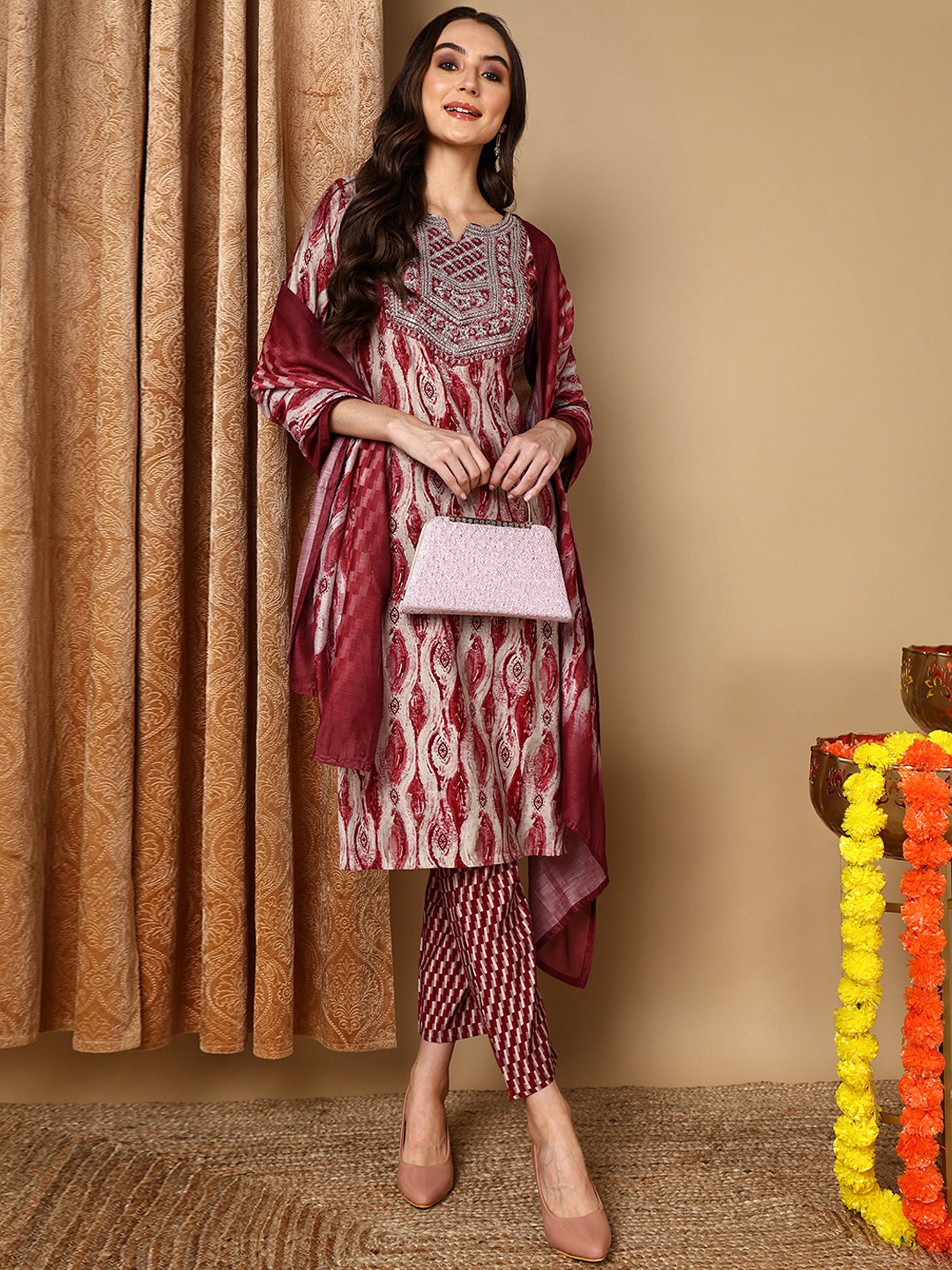 Vaamsi Grey & Maroon Cotton Printed Kurta With Pant & Dupatta