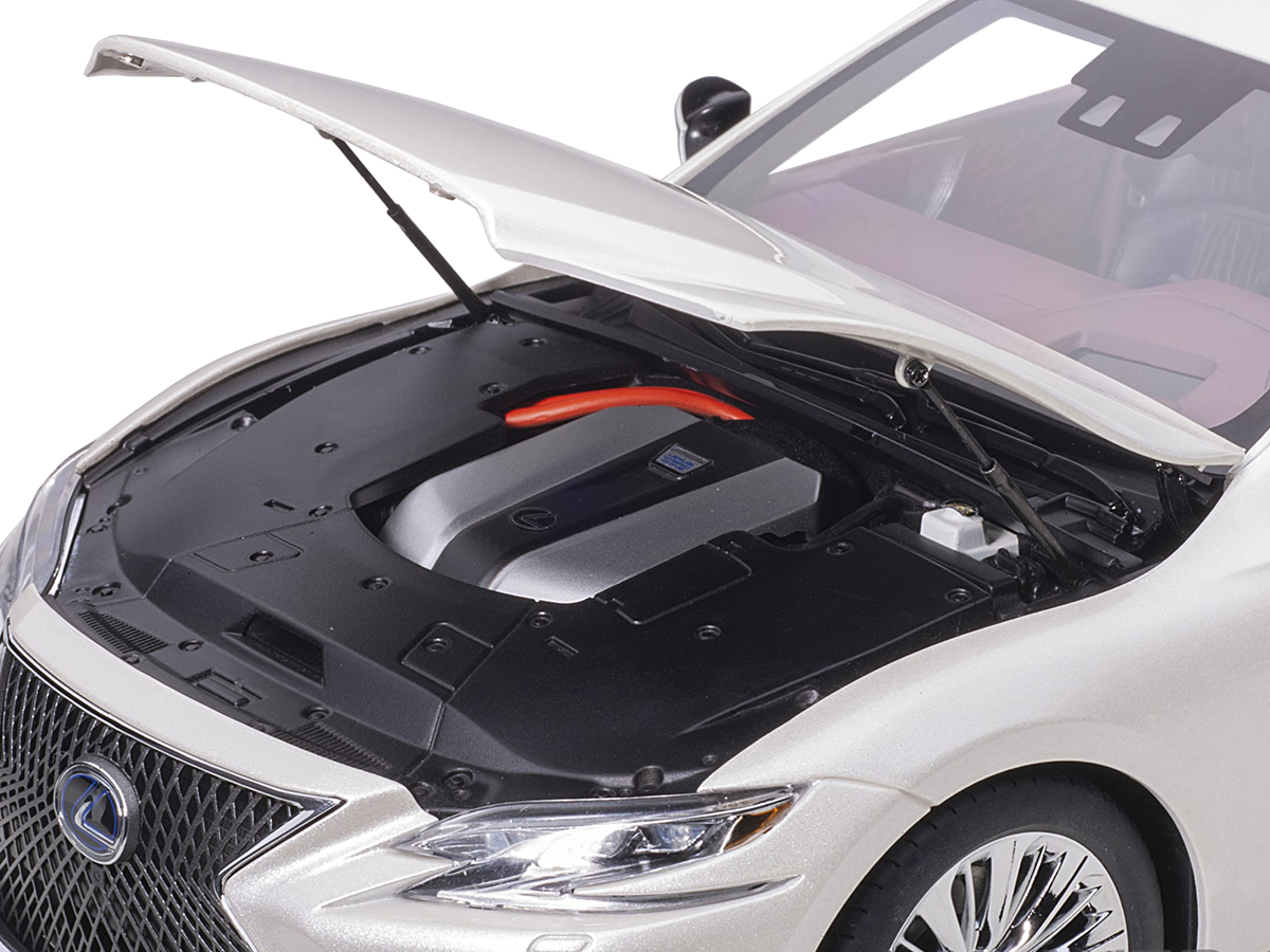 1998 Lexus IS 200 RHD (Right Hand Drive) Millennium Silver Metallic Limited Edition to 2000 pieces Worldwide 1/18 Model Car by Otto Mobile