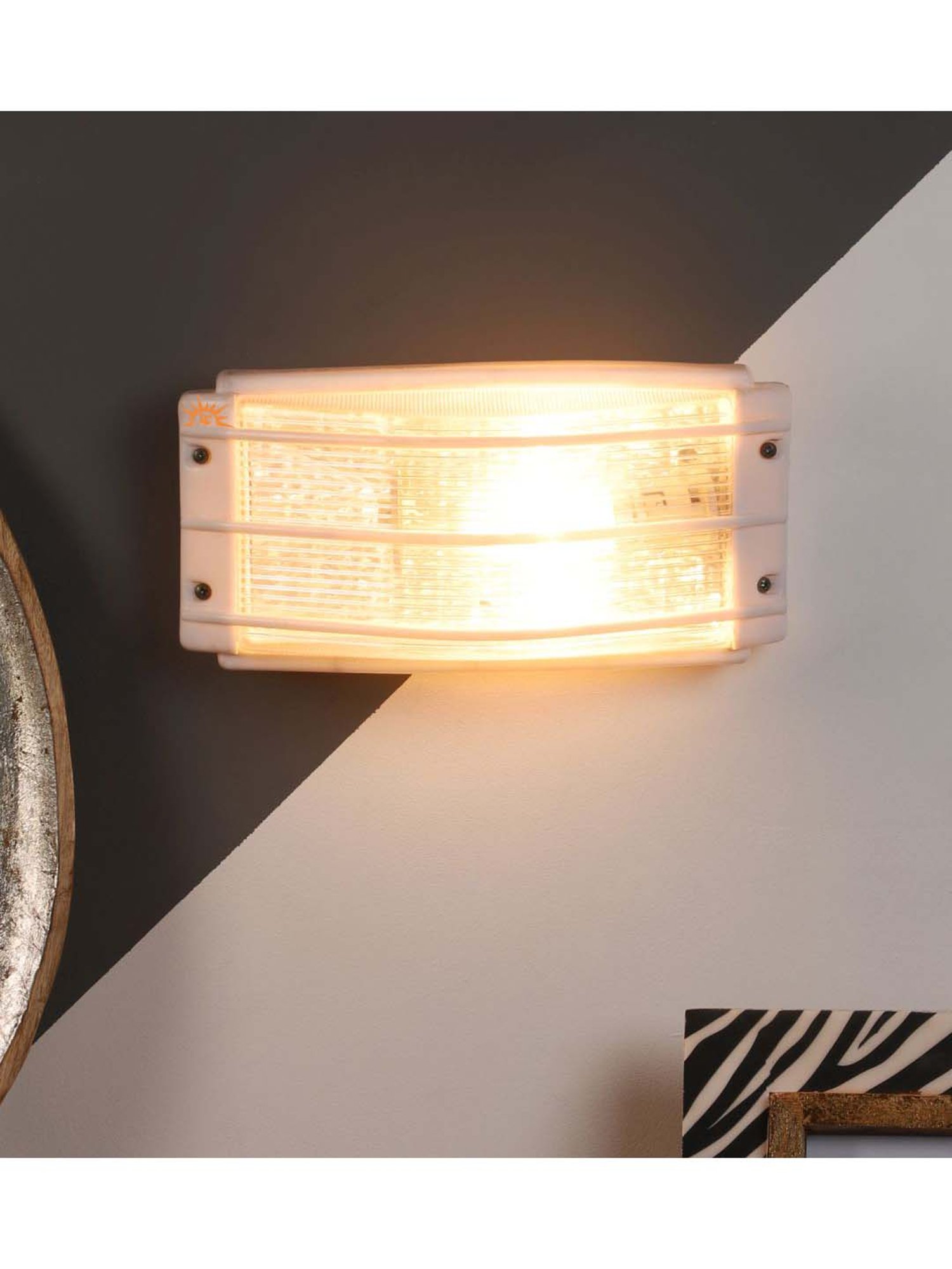 DecorativeRay Transparent Wall Light - Set of 1