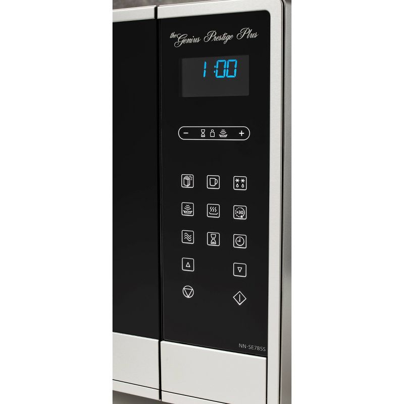 BLACK+DECKER 1.3 cu ft 1000 Watt Microwave Oven Black Stainless Steel