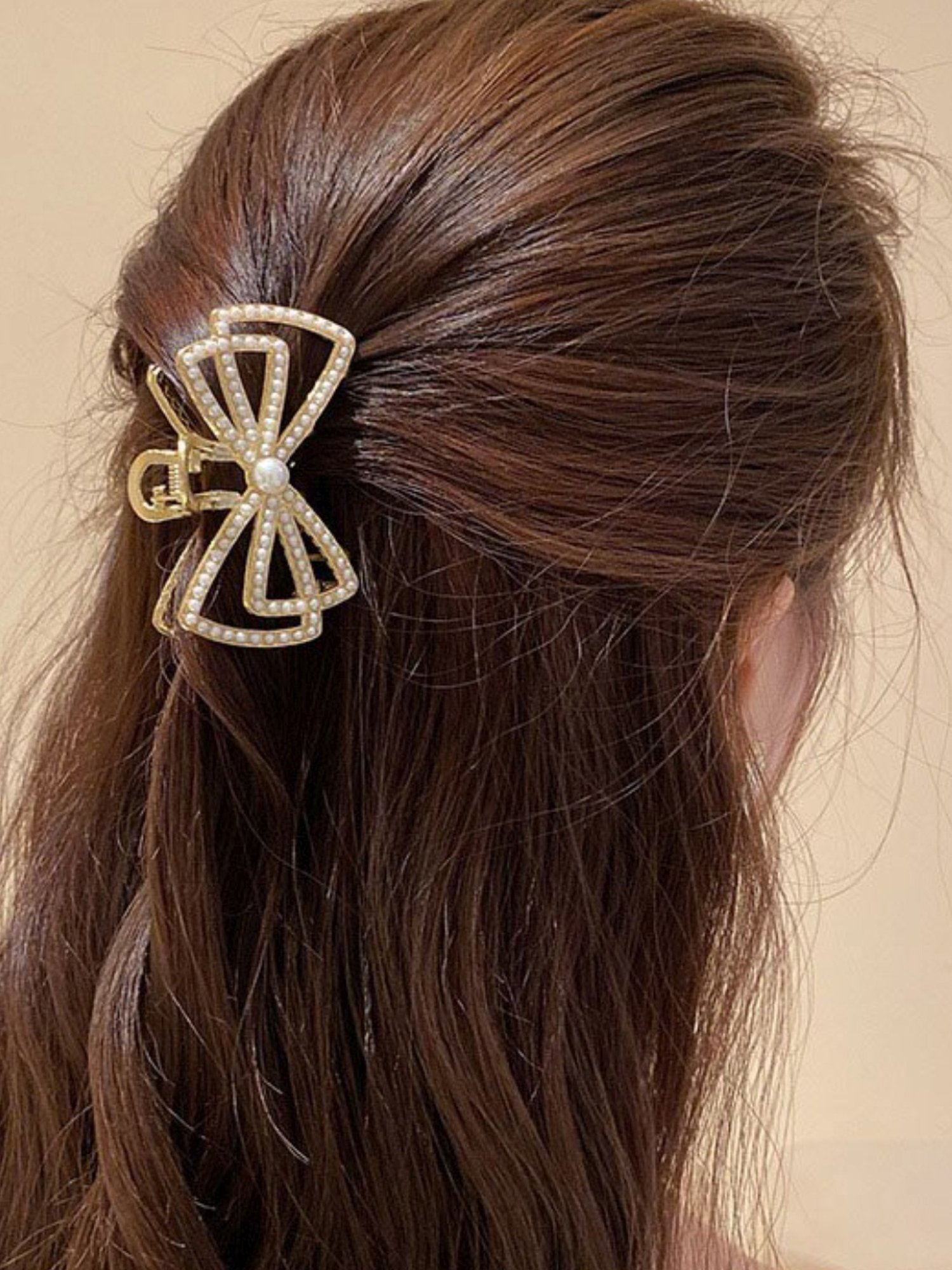 OOMPH White Pearls Bow Design Large Big Hair Claw