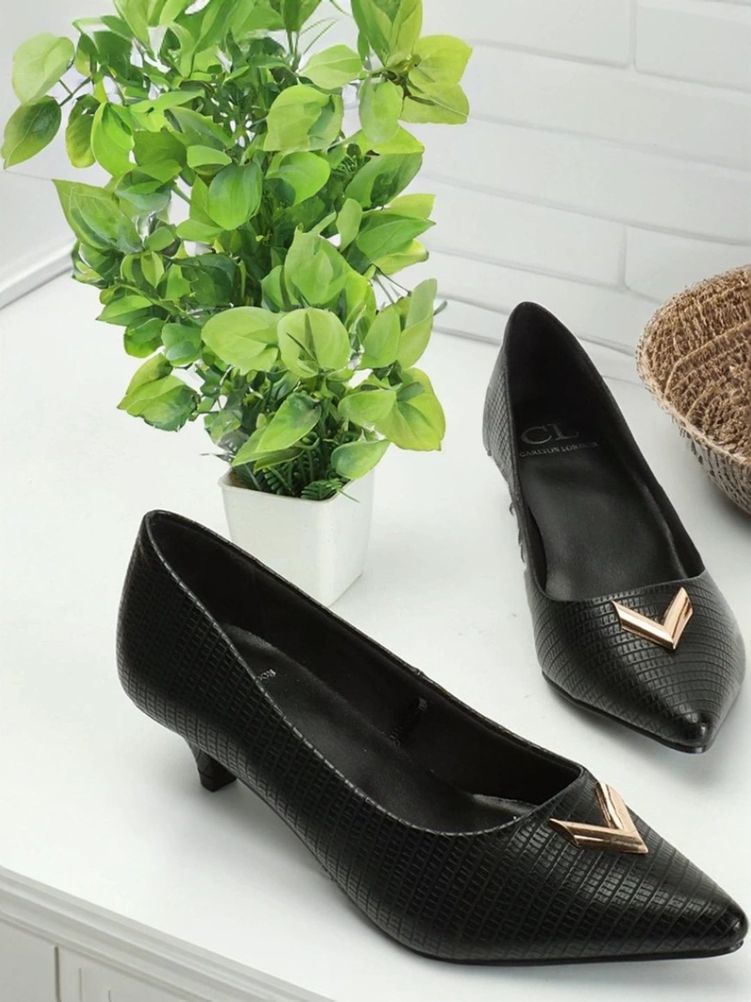 Carlton London Women's Black Casual Pumps