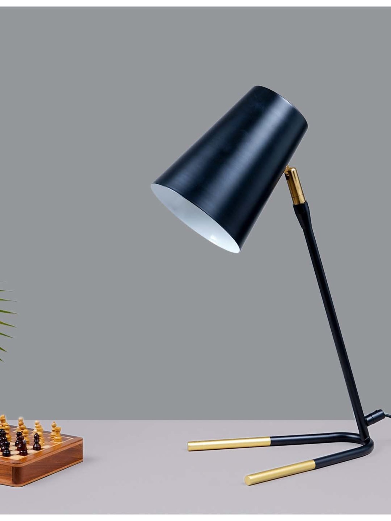 Kapoor E Illuminations 'Bow' Black & Golden Metal Desk Light - Set of 1