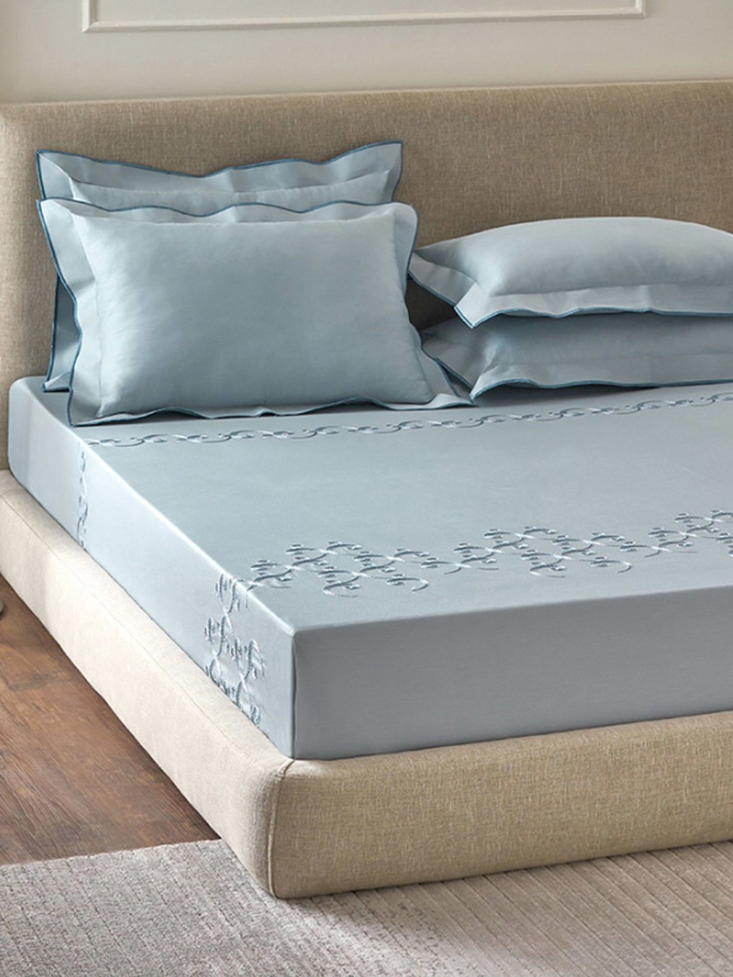 DDECOR Live beautiful Embroidery Iceberg Blue 210 TC Cotton King  Bedsheet with 2 Pillow Covers