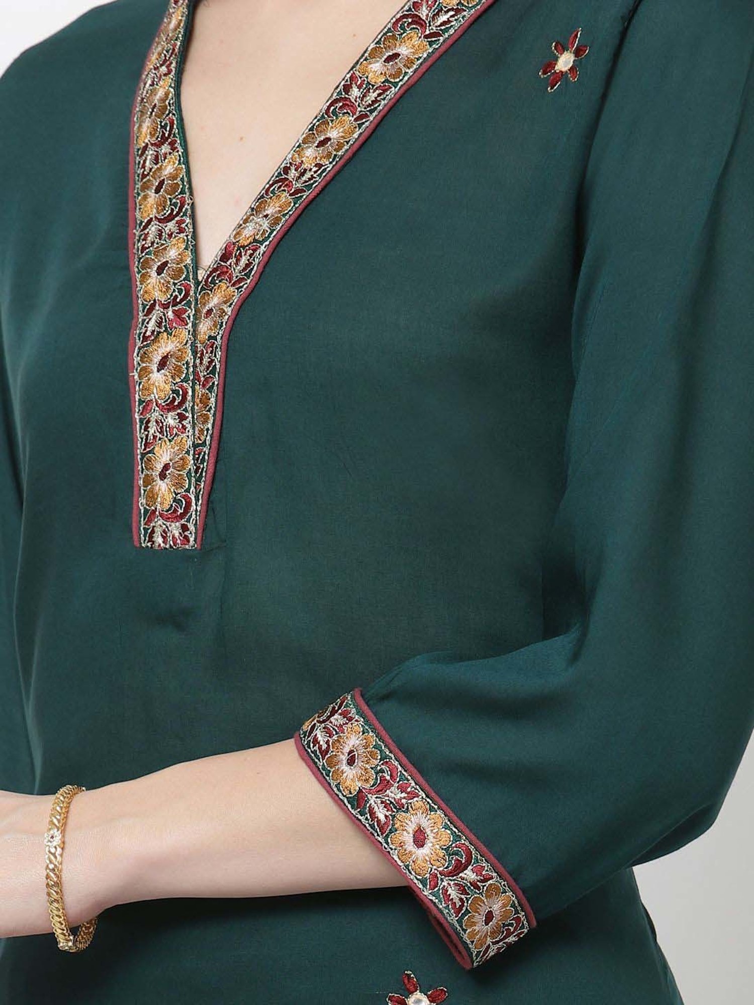 DART STUDIO Green Embroidered Straight Kurta