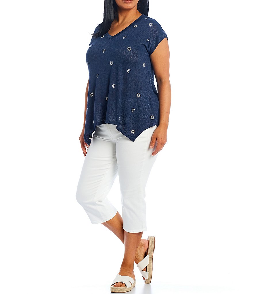 Bobeau Plus Size Embroidered V-Neck Cap Sleeve Sharkbite Tee