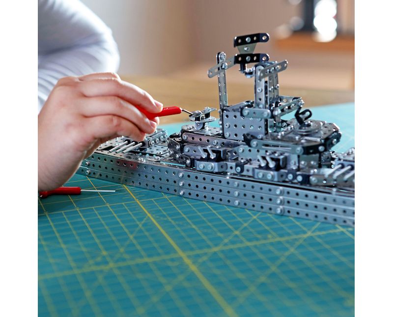  Fat Brain Toys Real Engineering/Real Construction: Battleship FB409-1