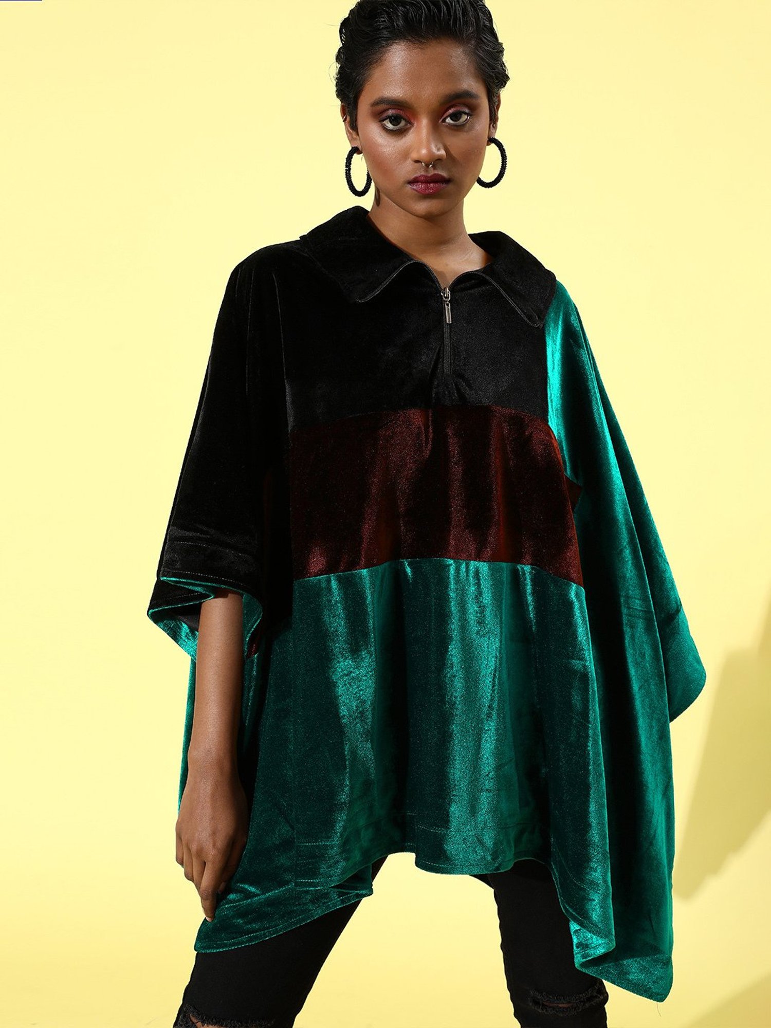 QUIERO Green & Black Color-Block Poncho