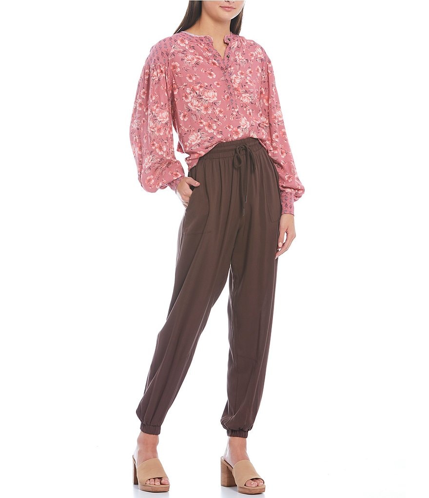 Coco + Jaimeson&trade; Woven Jogger Pants