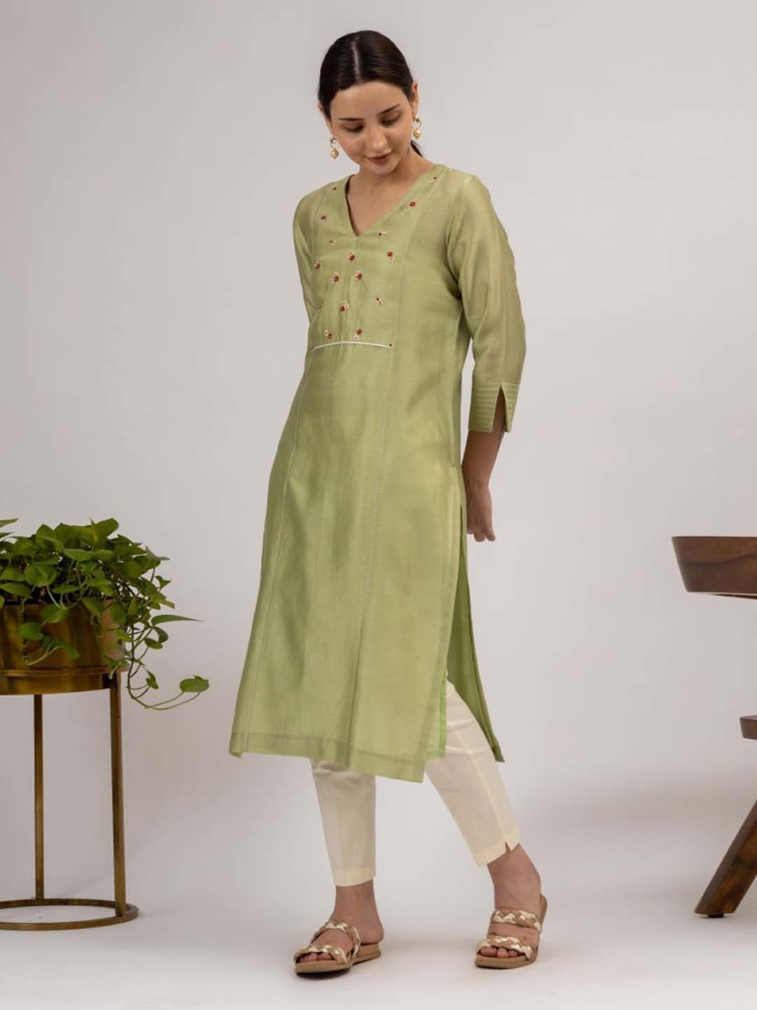 Mushio Green Fiora Hand Embroidered Chanderi Silk Front Panel Kurta With Slip