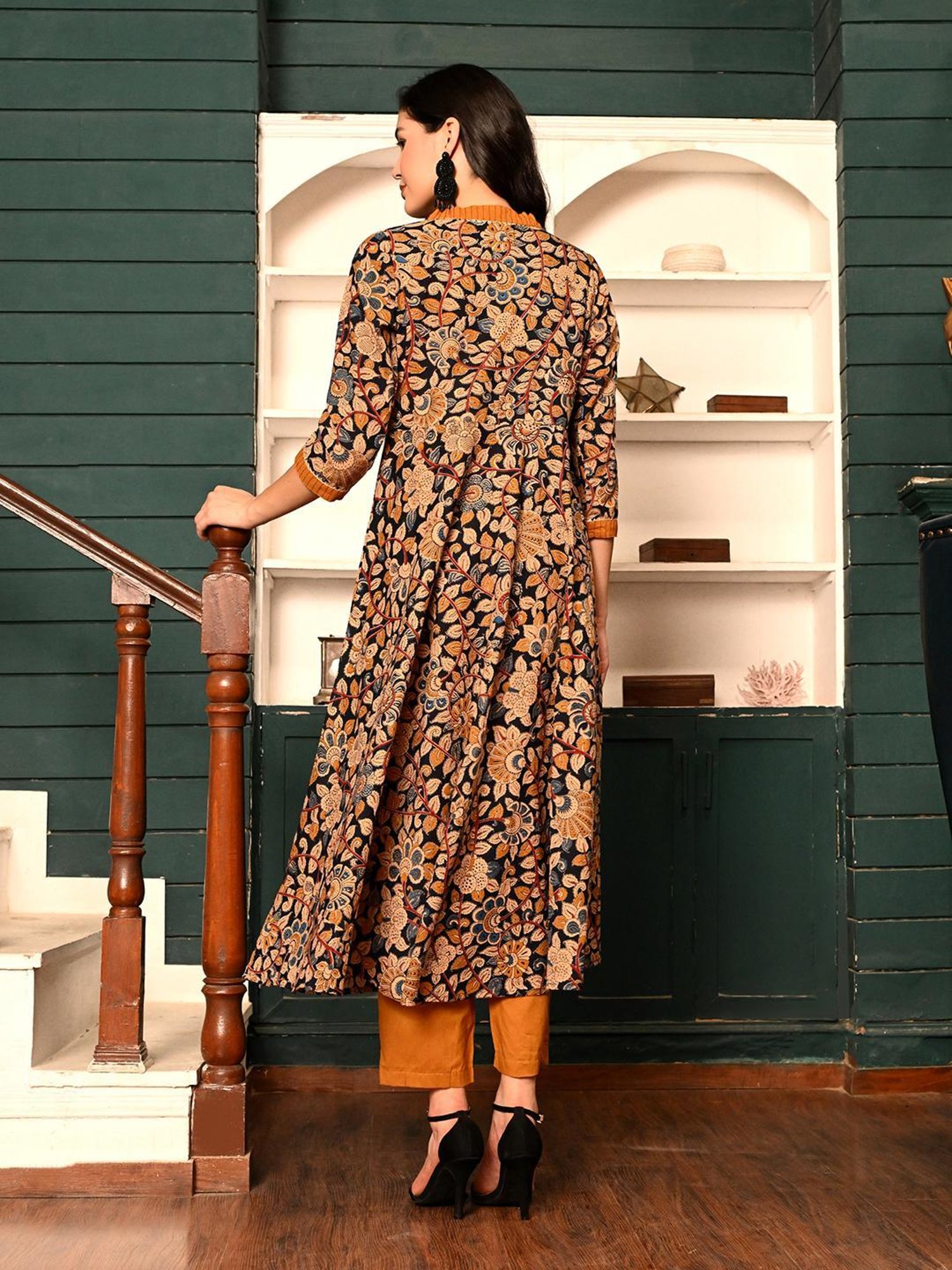 DECKEDUP Mustard & Black Printed Kurta With Pants