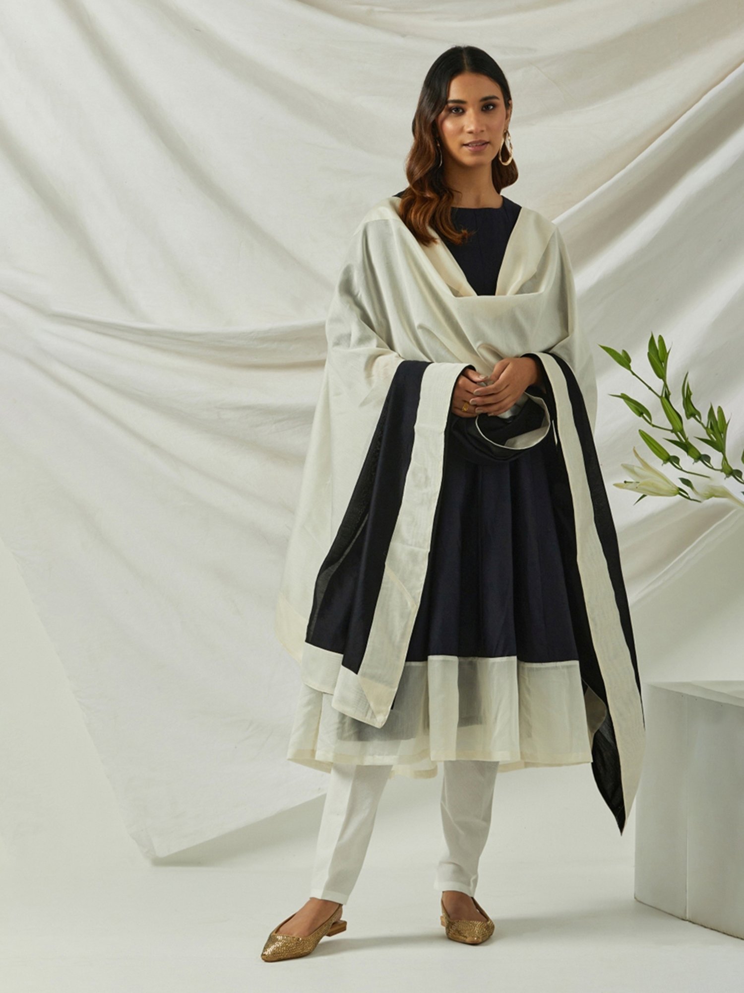 Smriti Gupta Anokhi Black And White Kurta Set