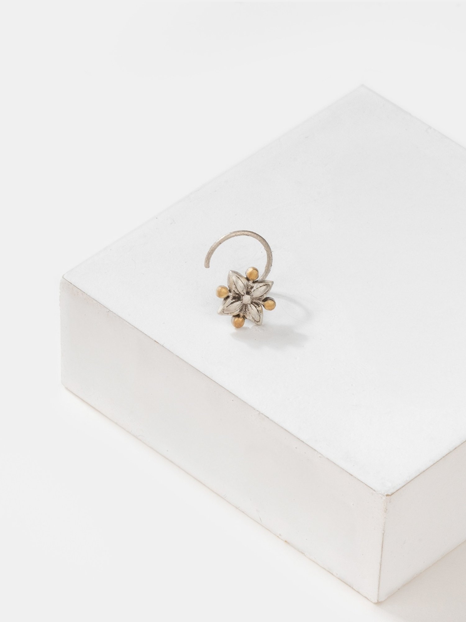 Zavya 92.5 Sterling Silver Floral Nosepin for Women