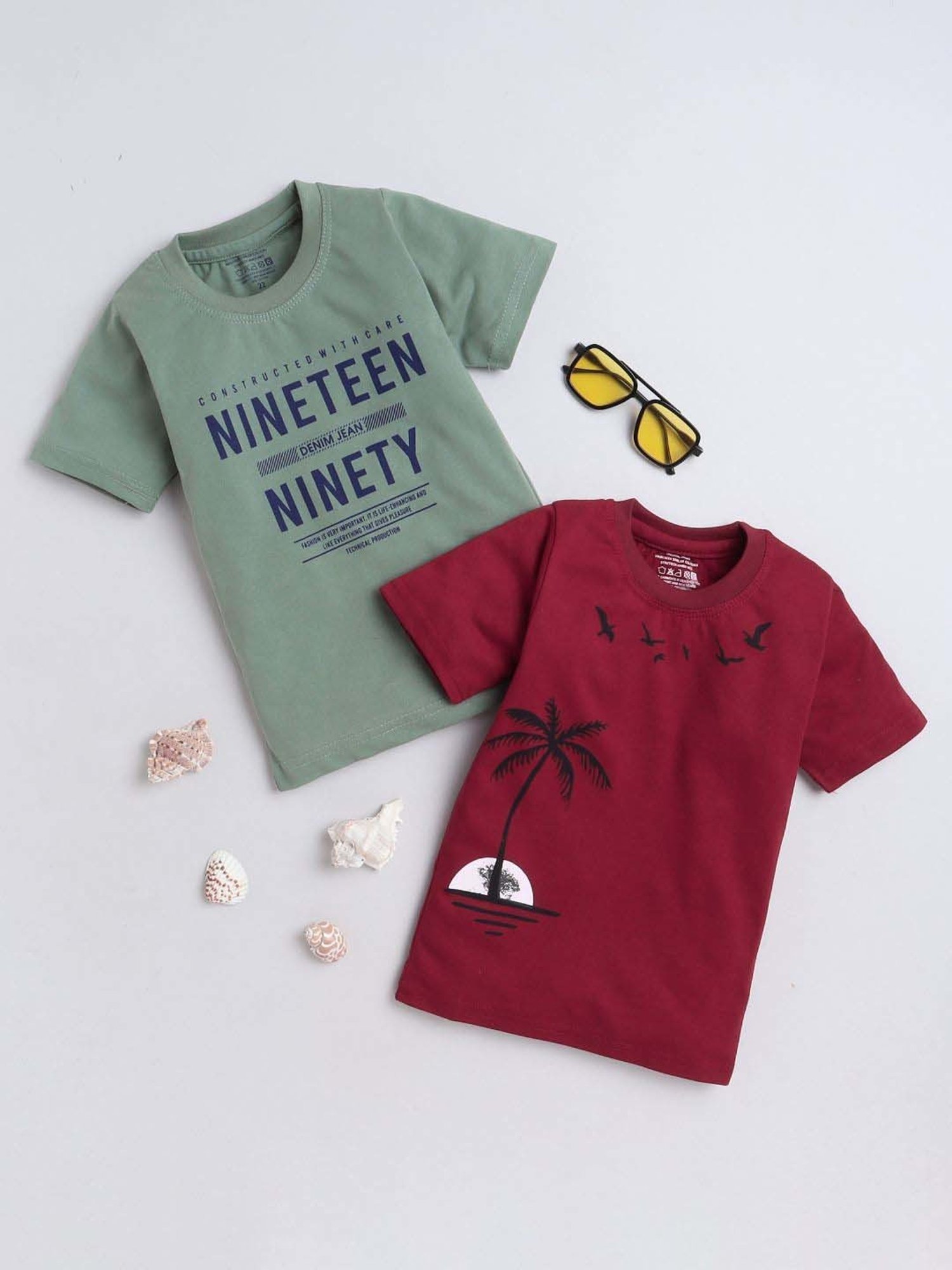 Fourfolds Unisex Green & Red Printed T-Shirt