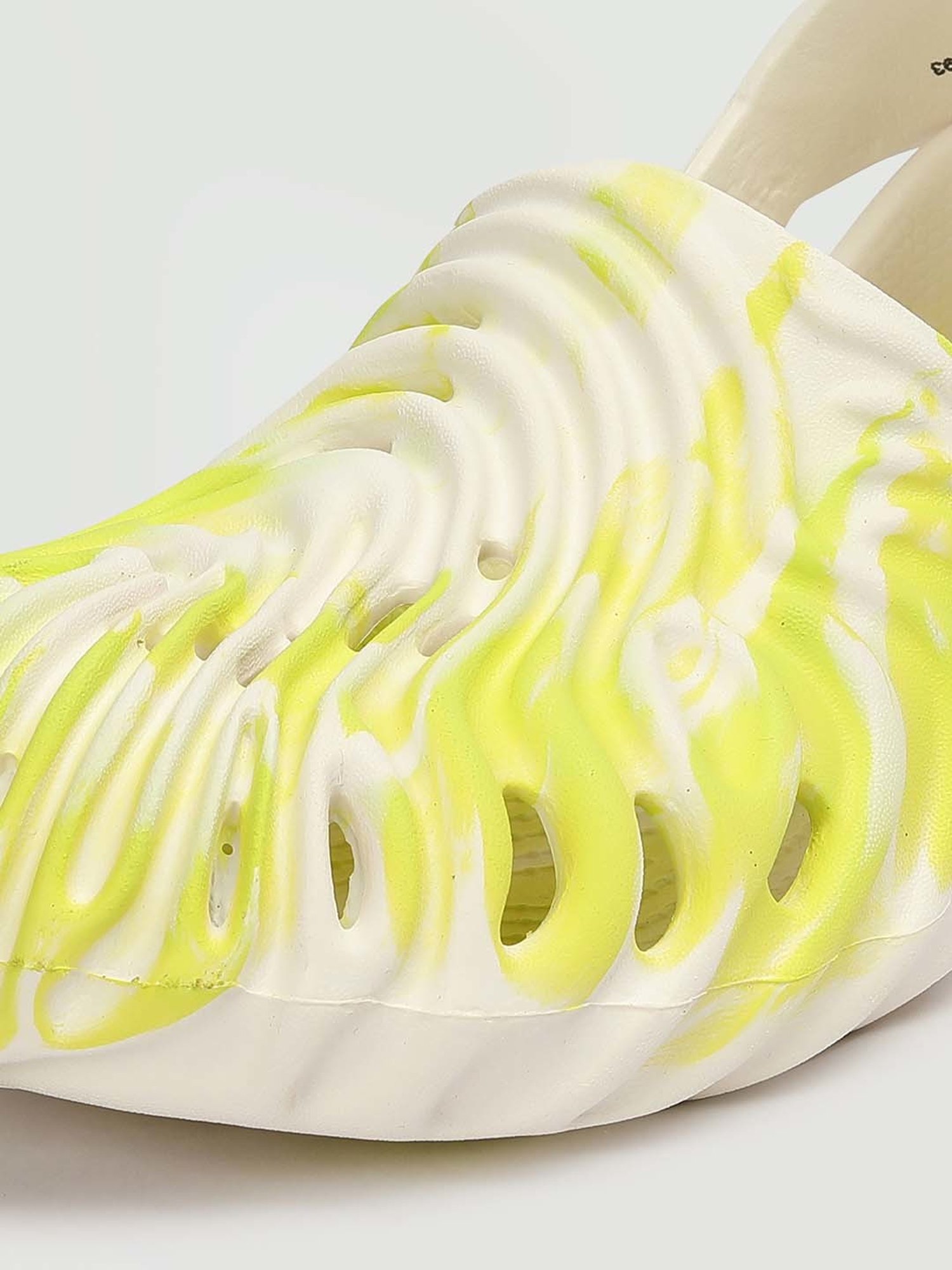 Fame Forever by Lifestyle Kids Off-White & Yellow Back Strap Clogs