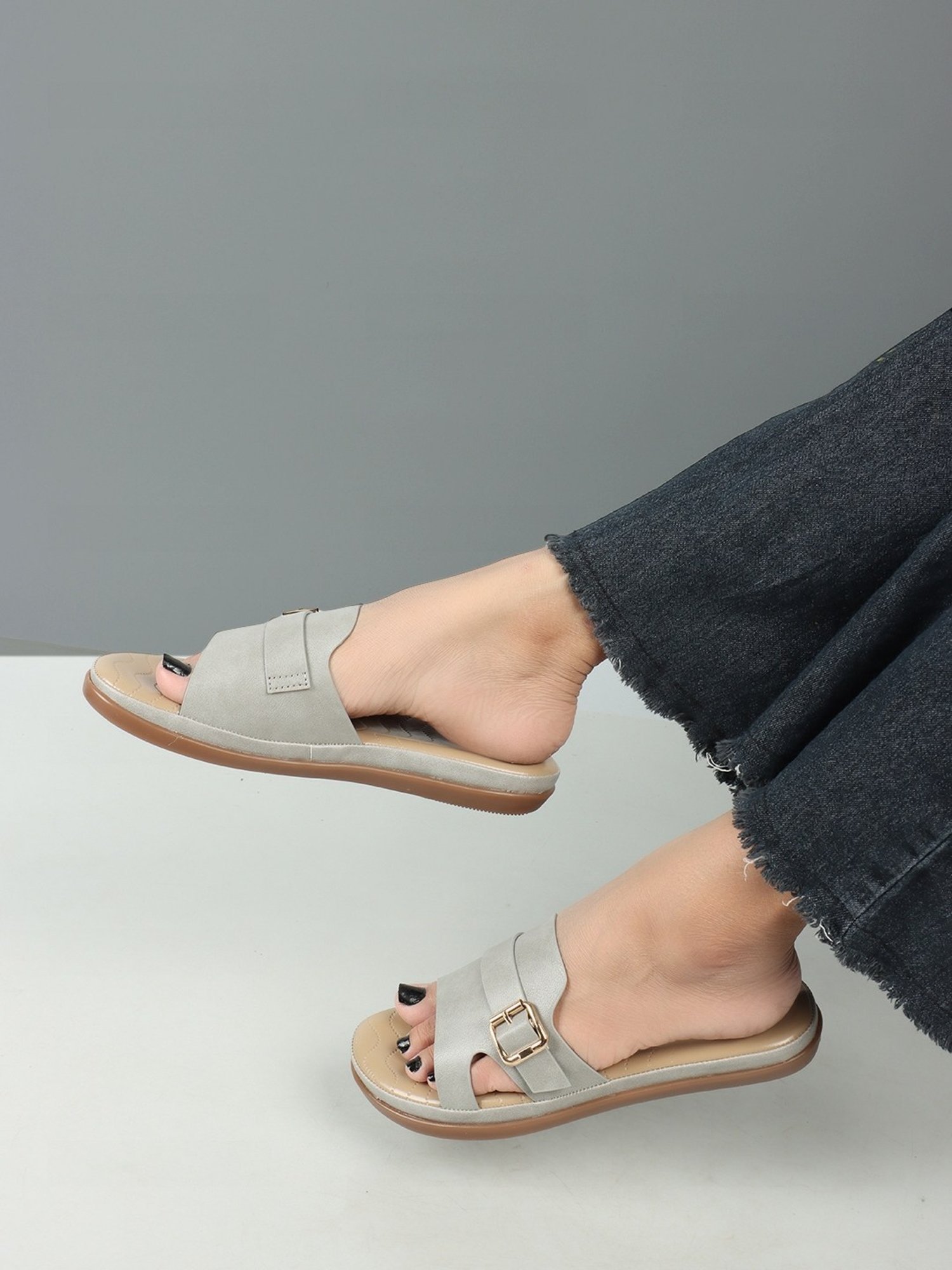 Iconics Women's Grey Casual Sandals